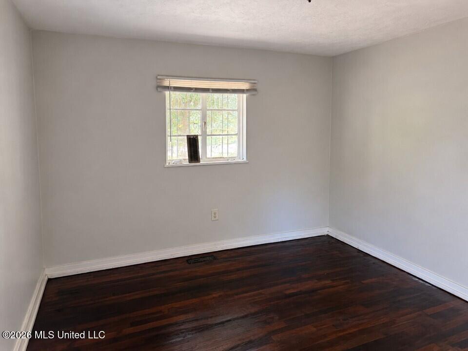 256 Iris Avenue Property Photo 7