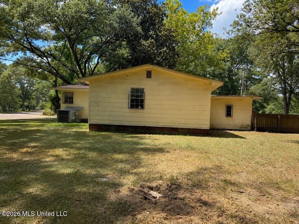 256 Iris Avenue Property Photo 9