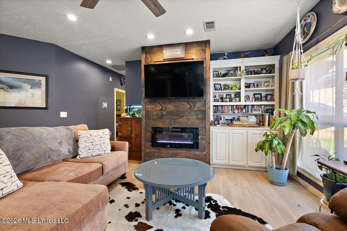 15 Ashland Avenue Property Photo 5
