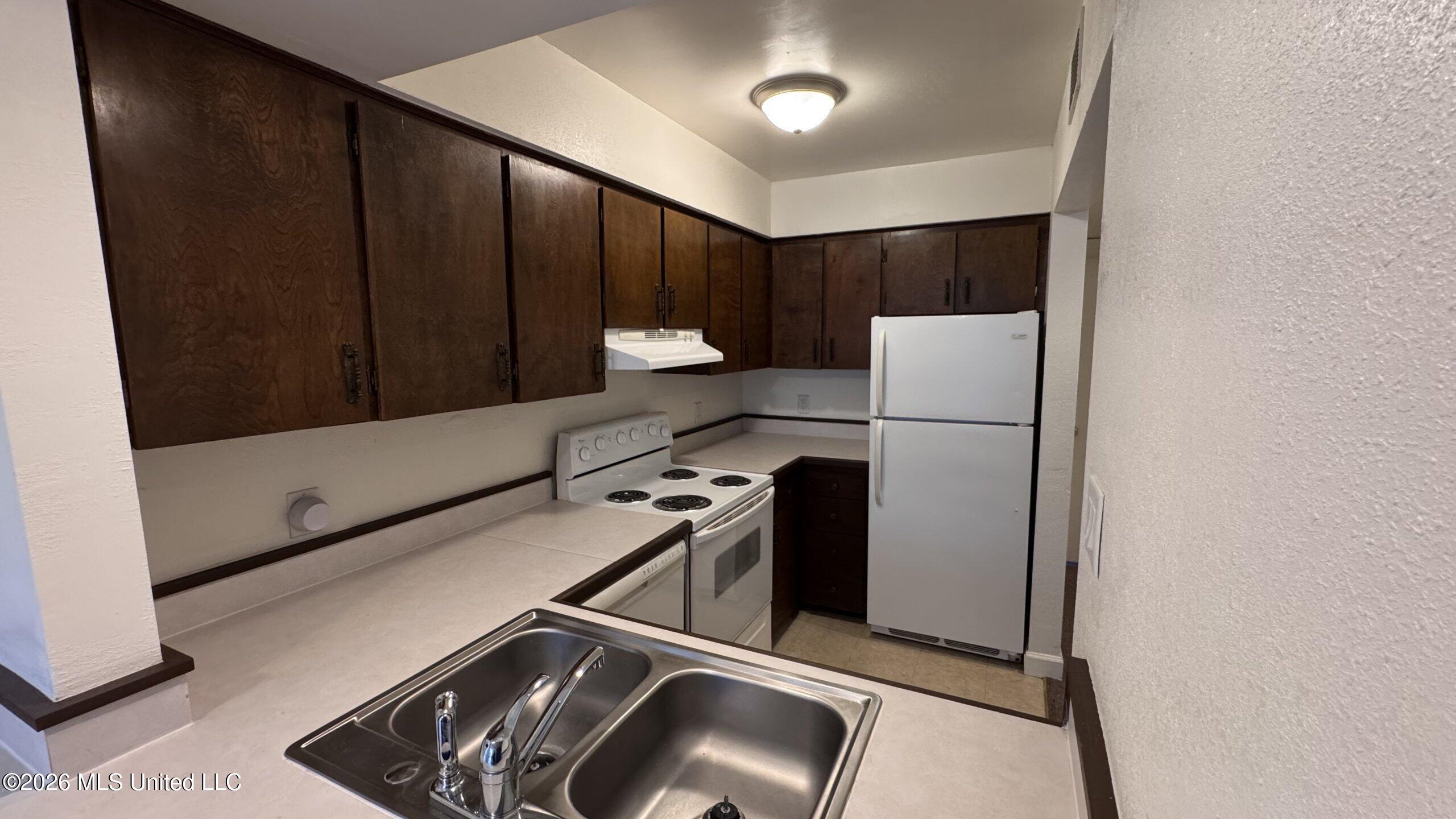 131 Althea Street Property Photo 4