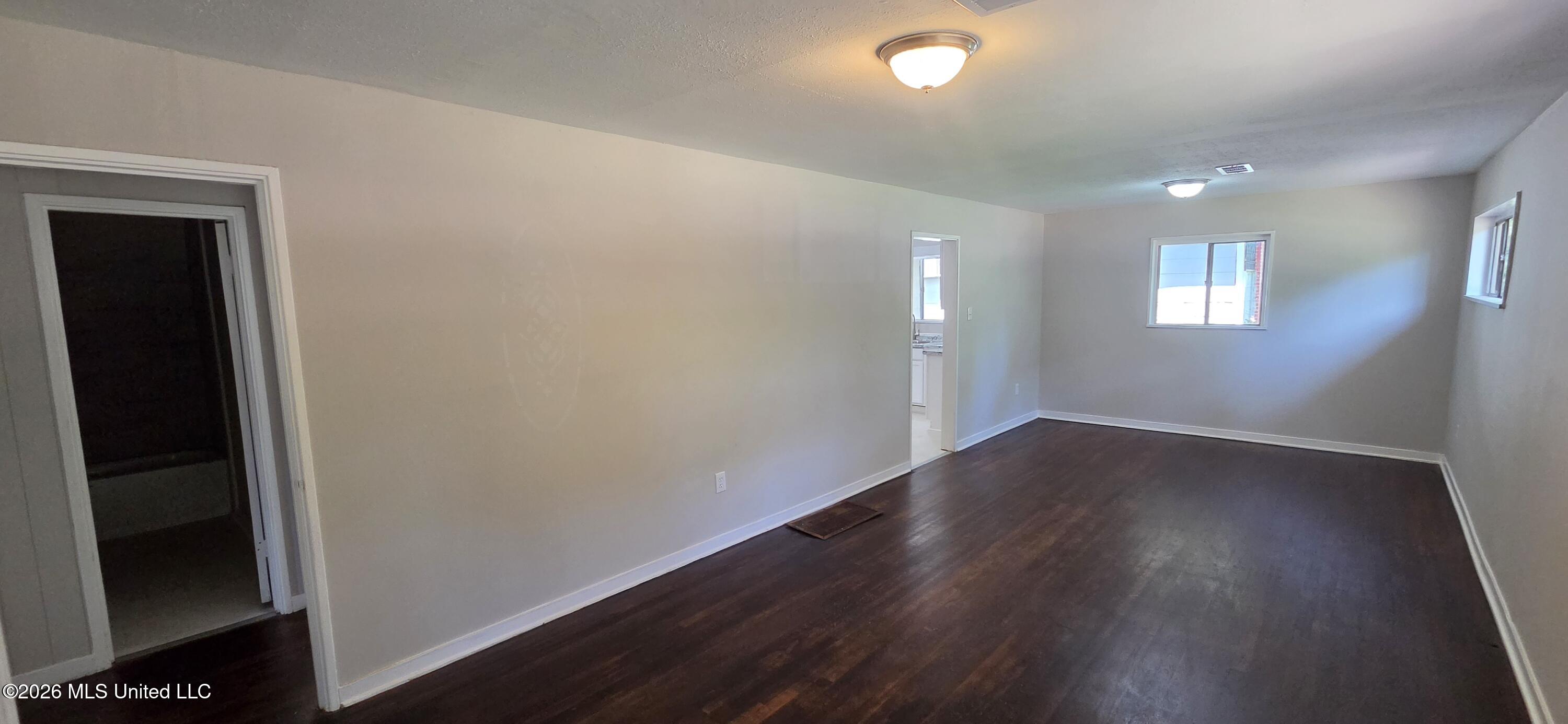 4223 Oakhill Drive Property Photo 4