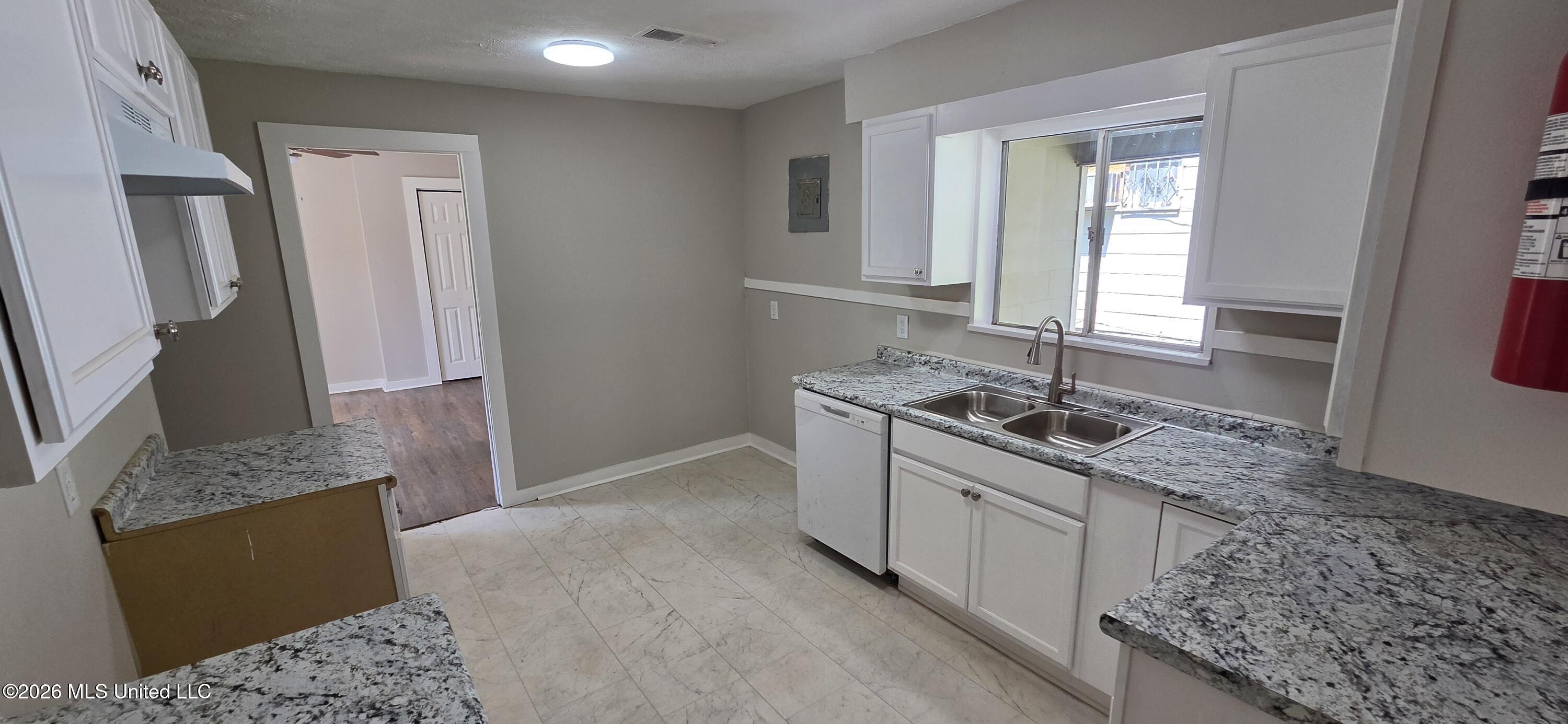 4223 Oakhill Drive Property Photo 9