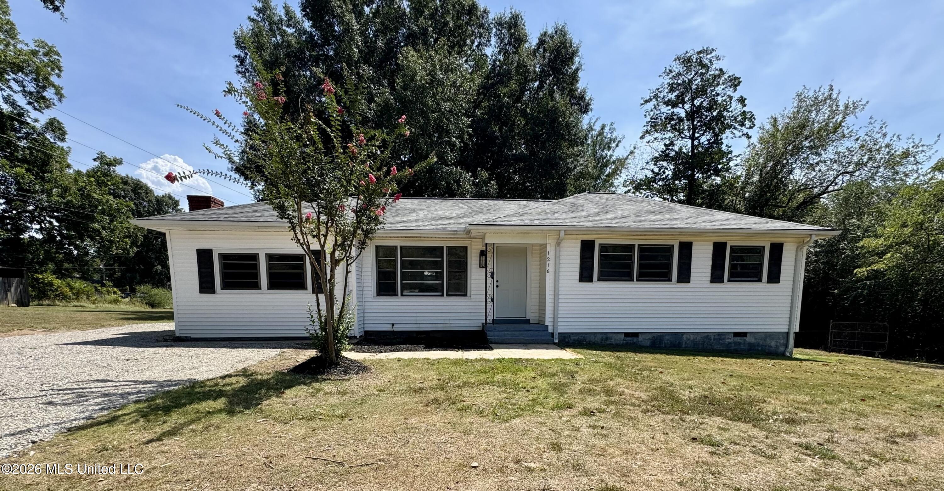 1216 W Main Street Property Photo 1