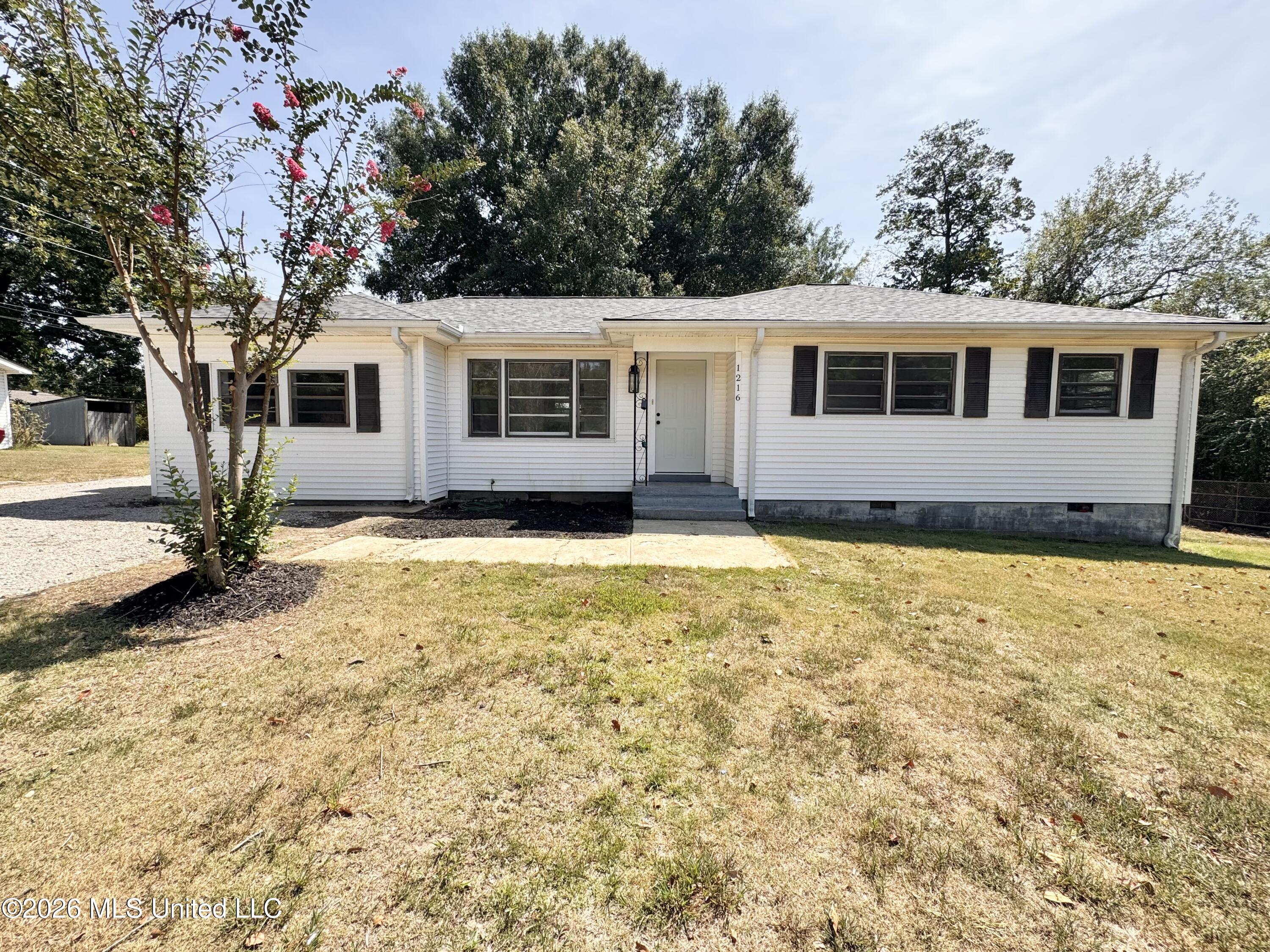 1216 W Main Street Property Photo 2