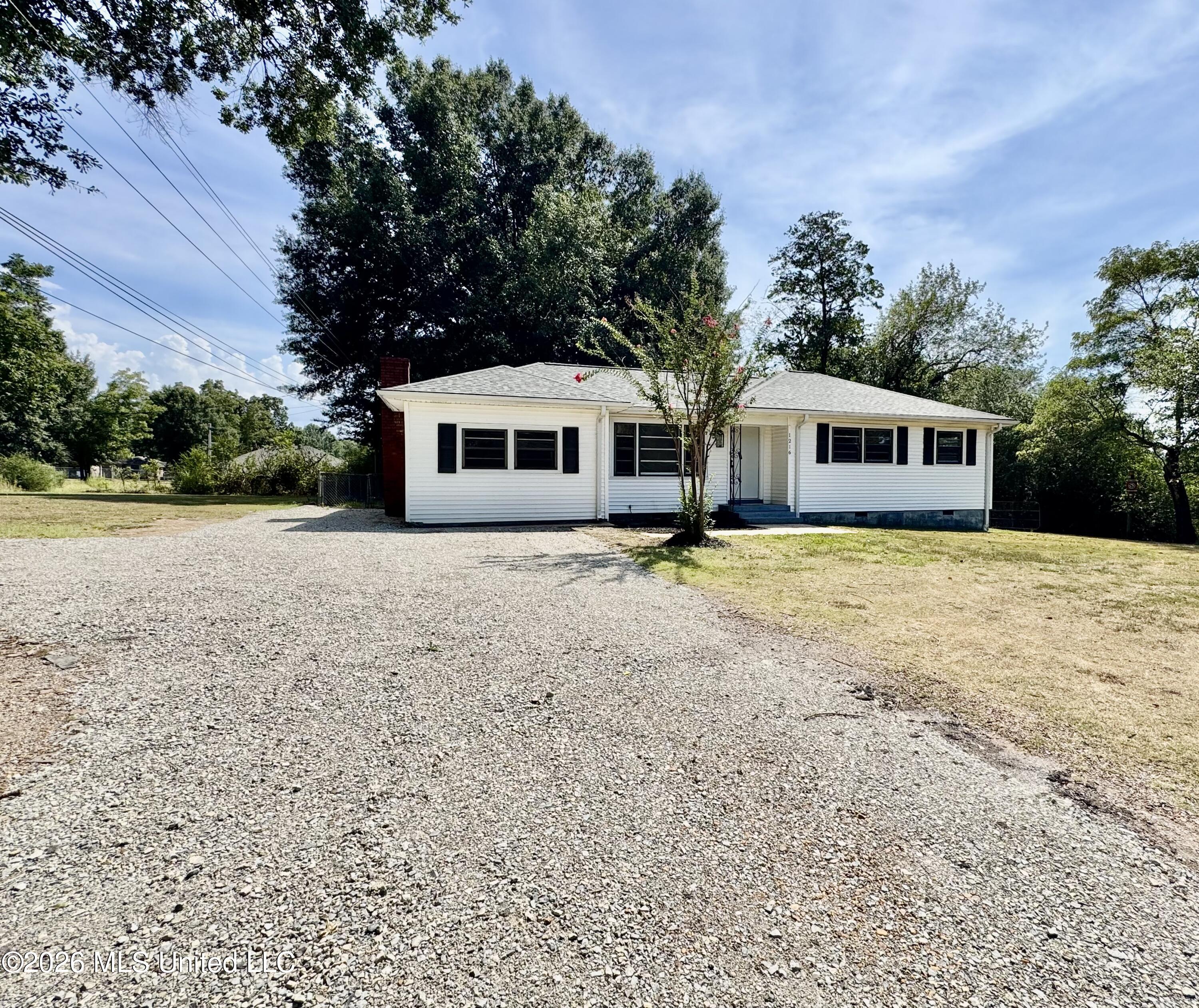 1216 W Main Street Property Photo 3