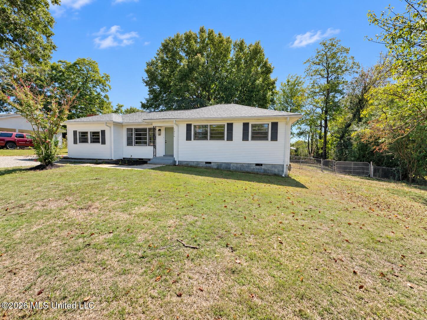 1216 W Main Street Property Photo 3