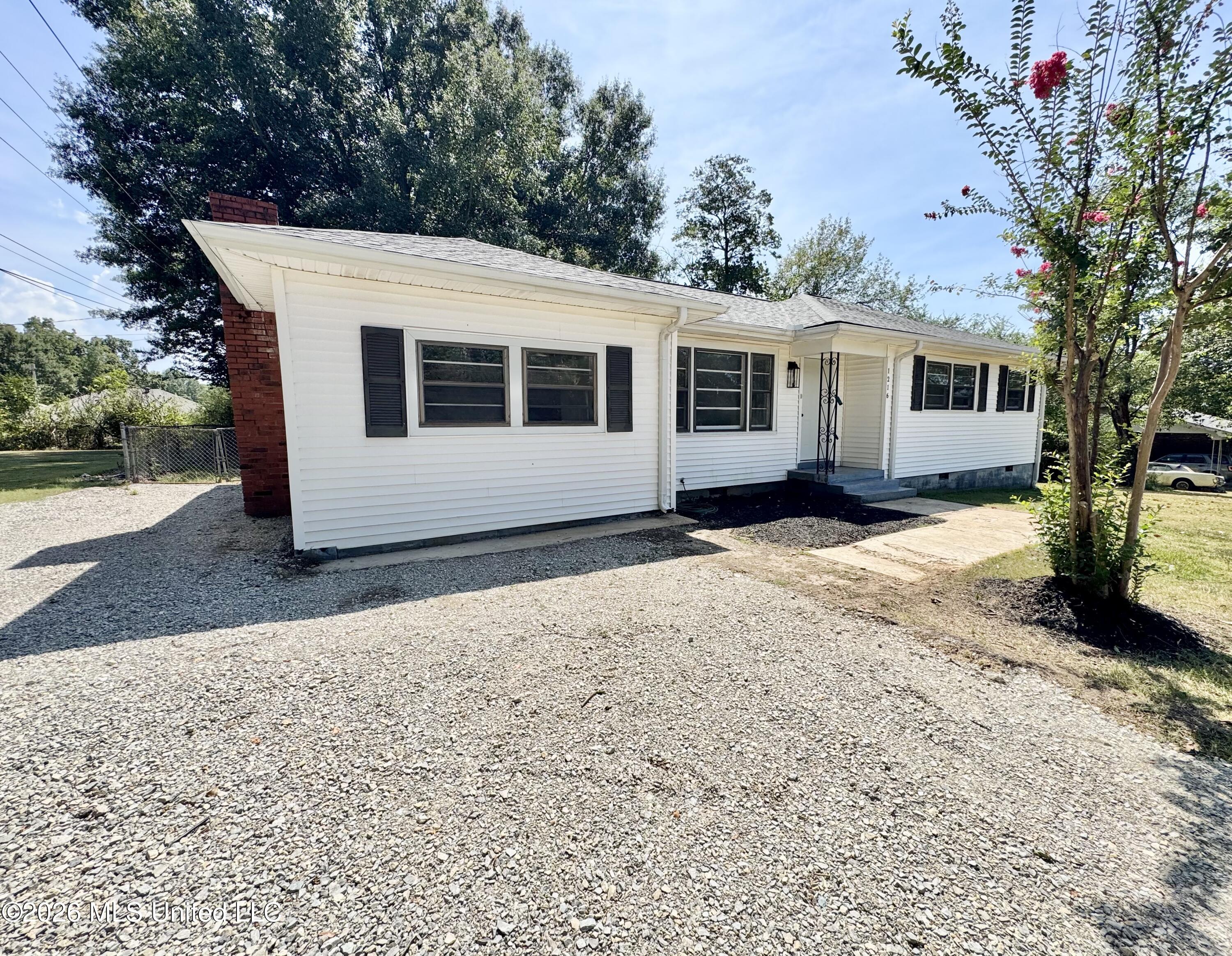 1216 W Main Street Property Photo 4