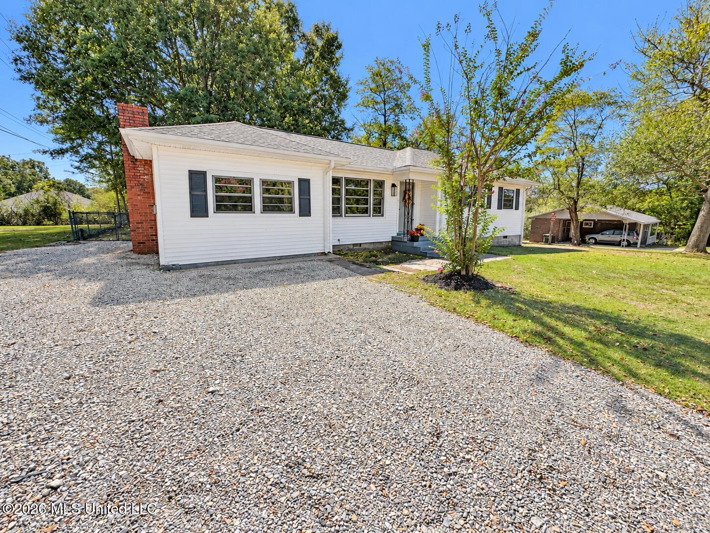 1216 W Main Street Property Photo 4