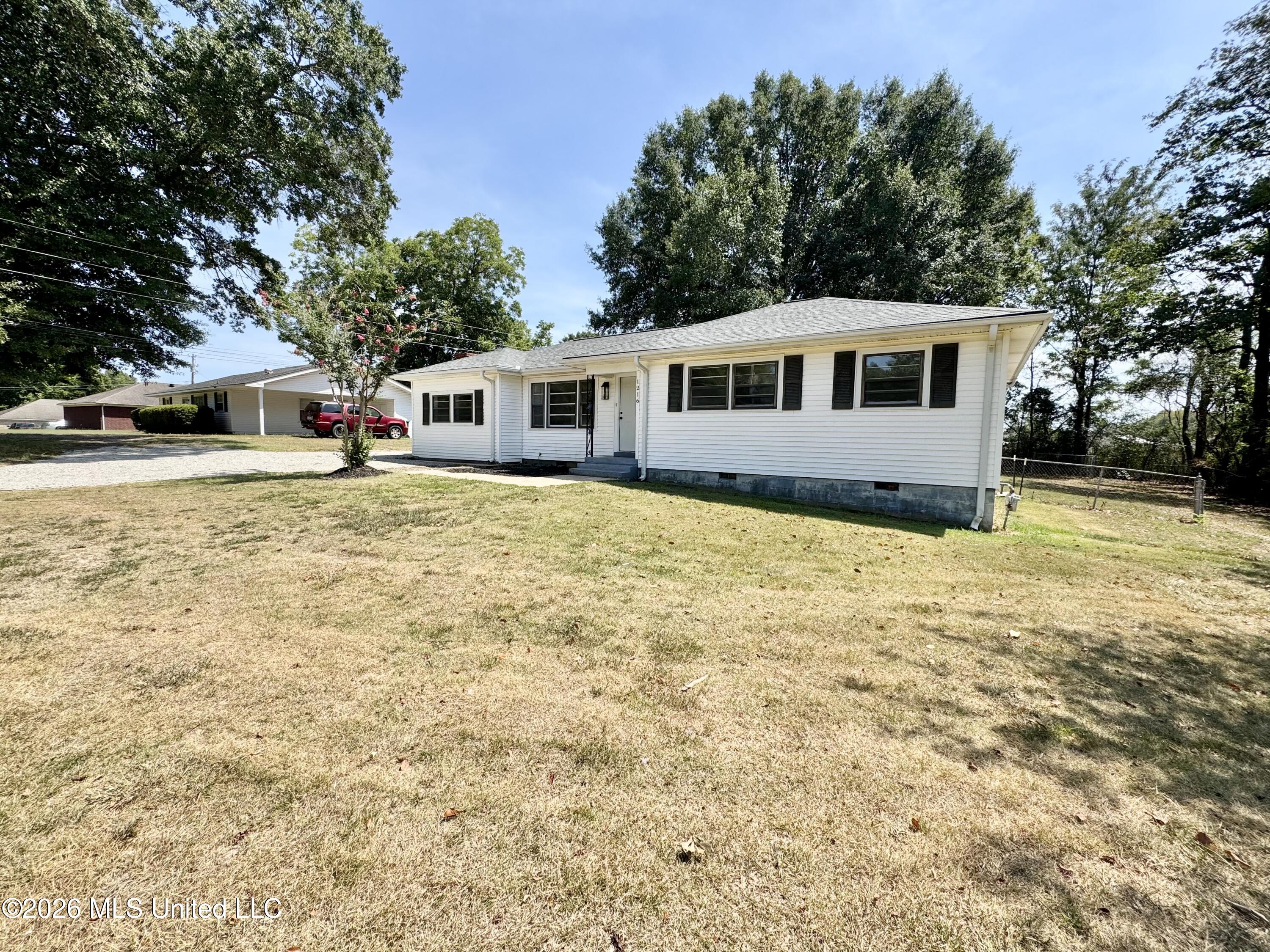 1216 W Main Street Property Photo 5