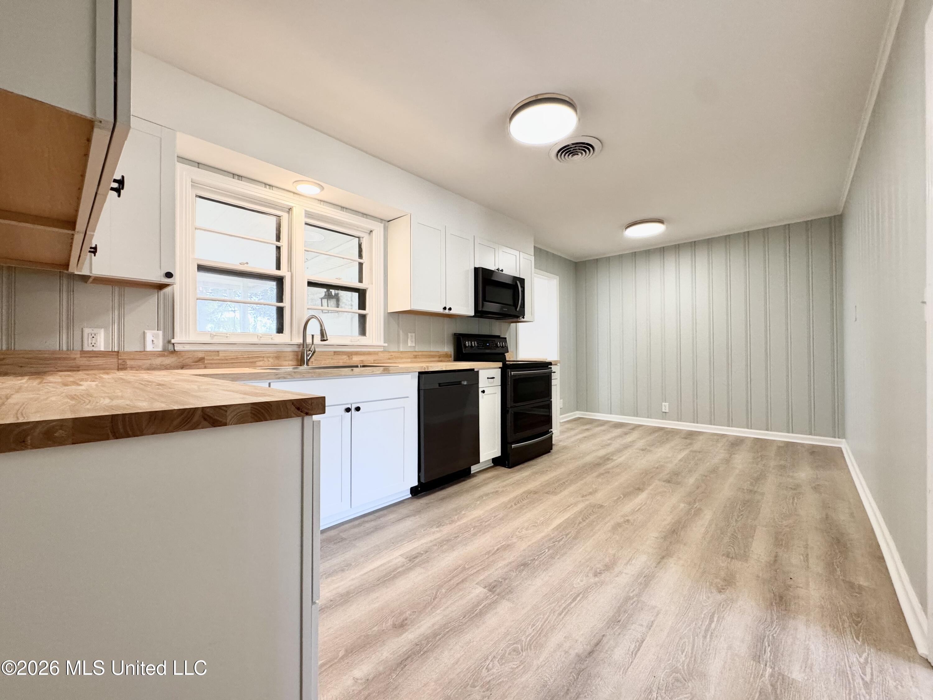 1216 W Main Street Property Photo 15