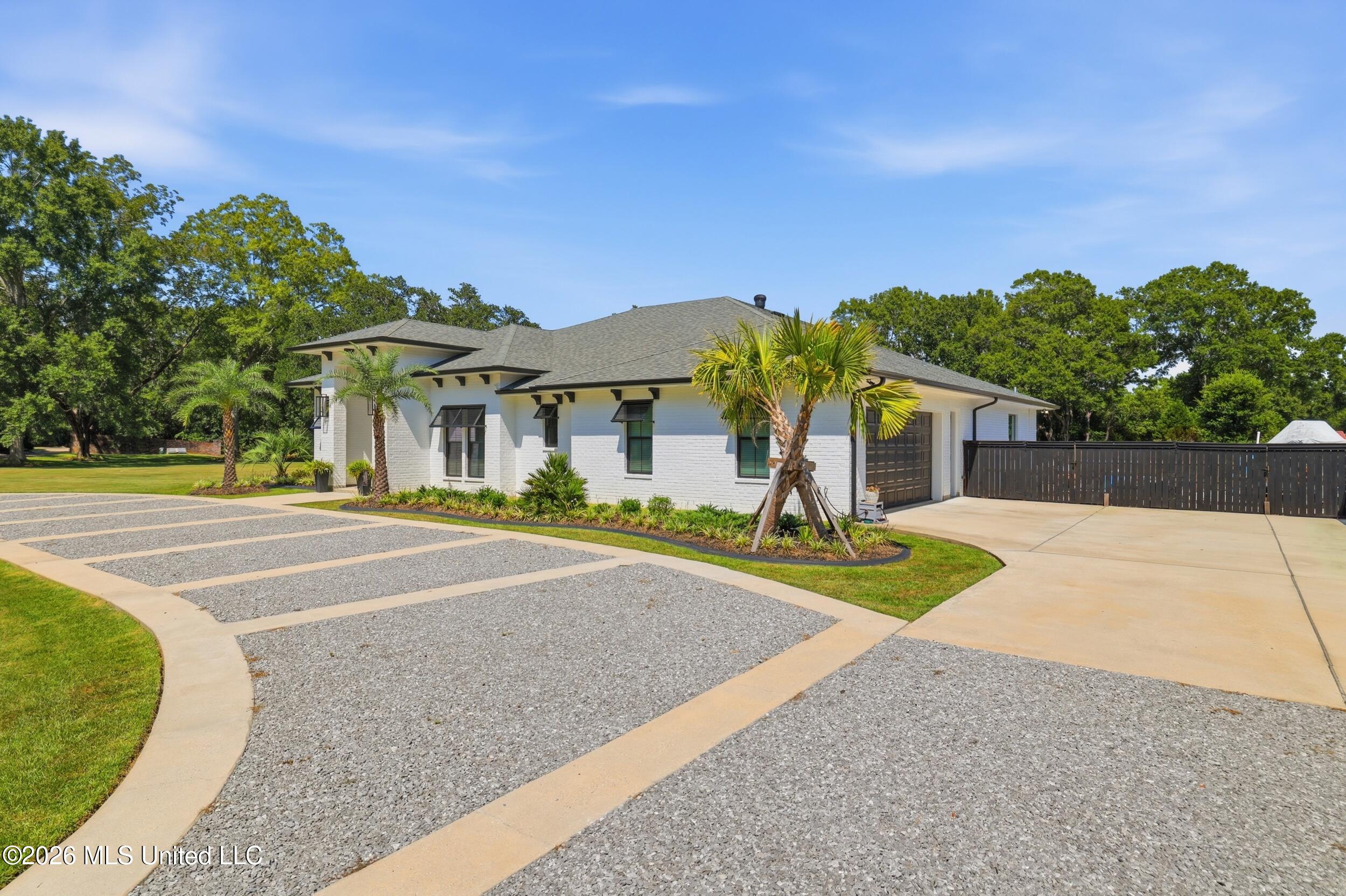 15 Legacy Drive Property Photo 4