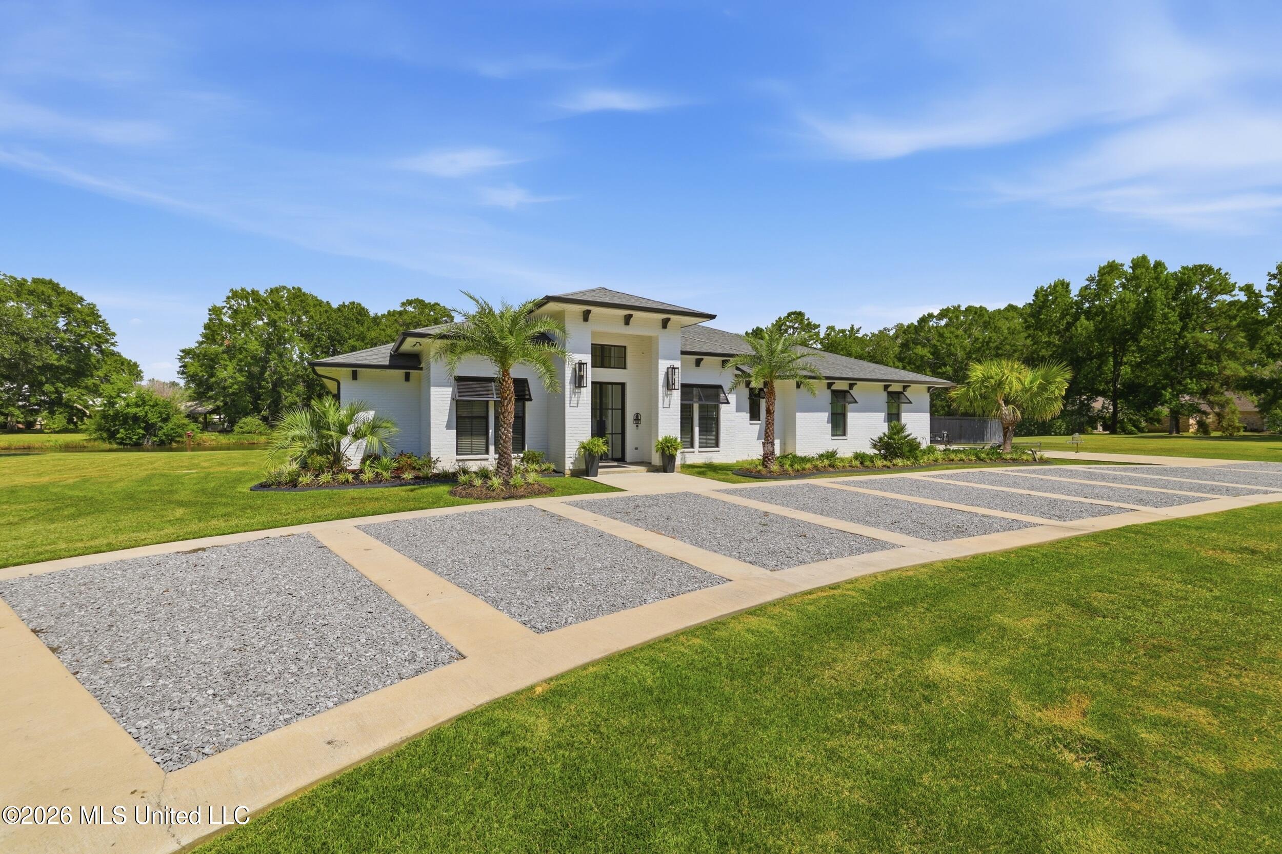 15 Legacy Drive Property Photo 6