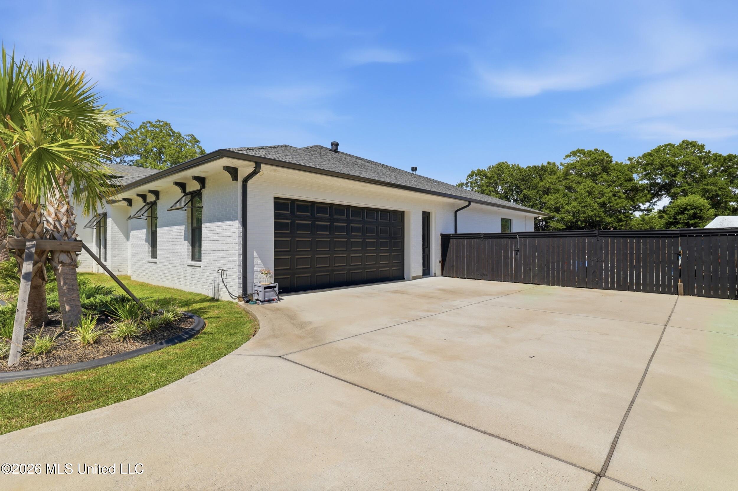 15 Legacy Drive Property Photo 9