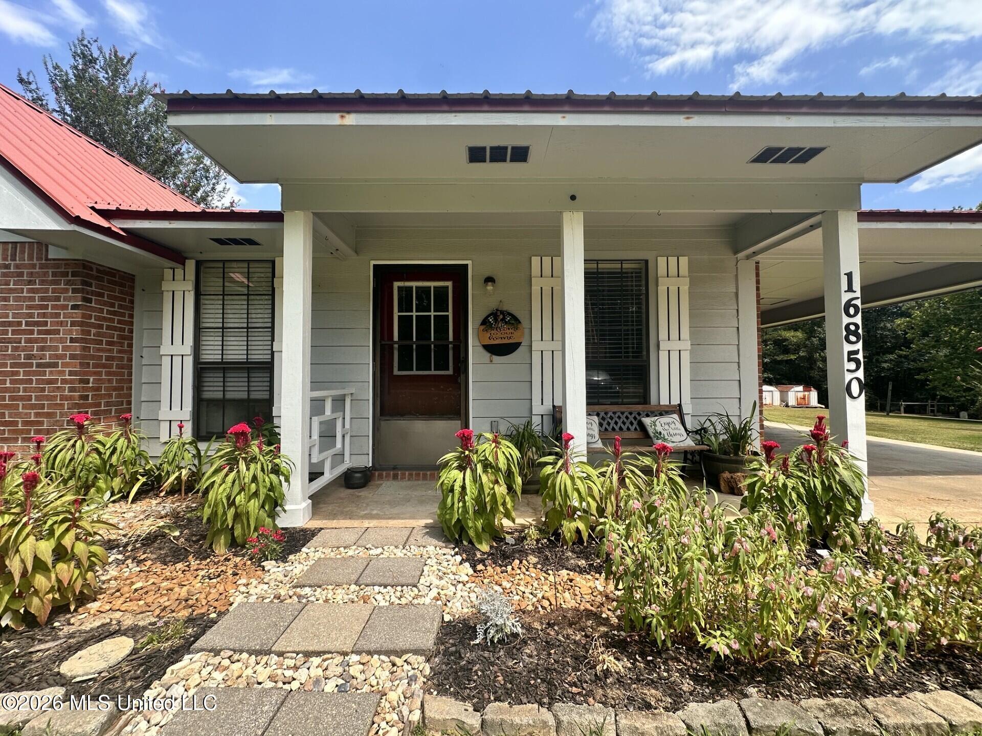 16850 E John C Stennis Drive Property Photo 2