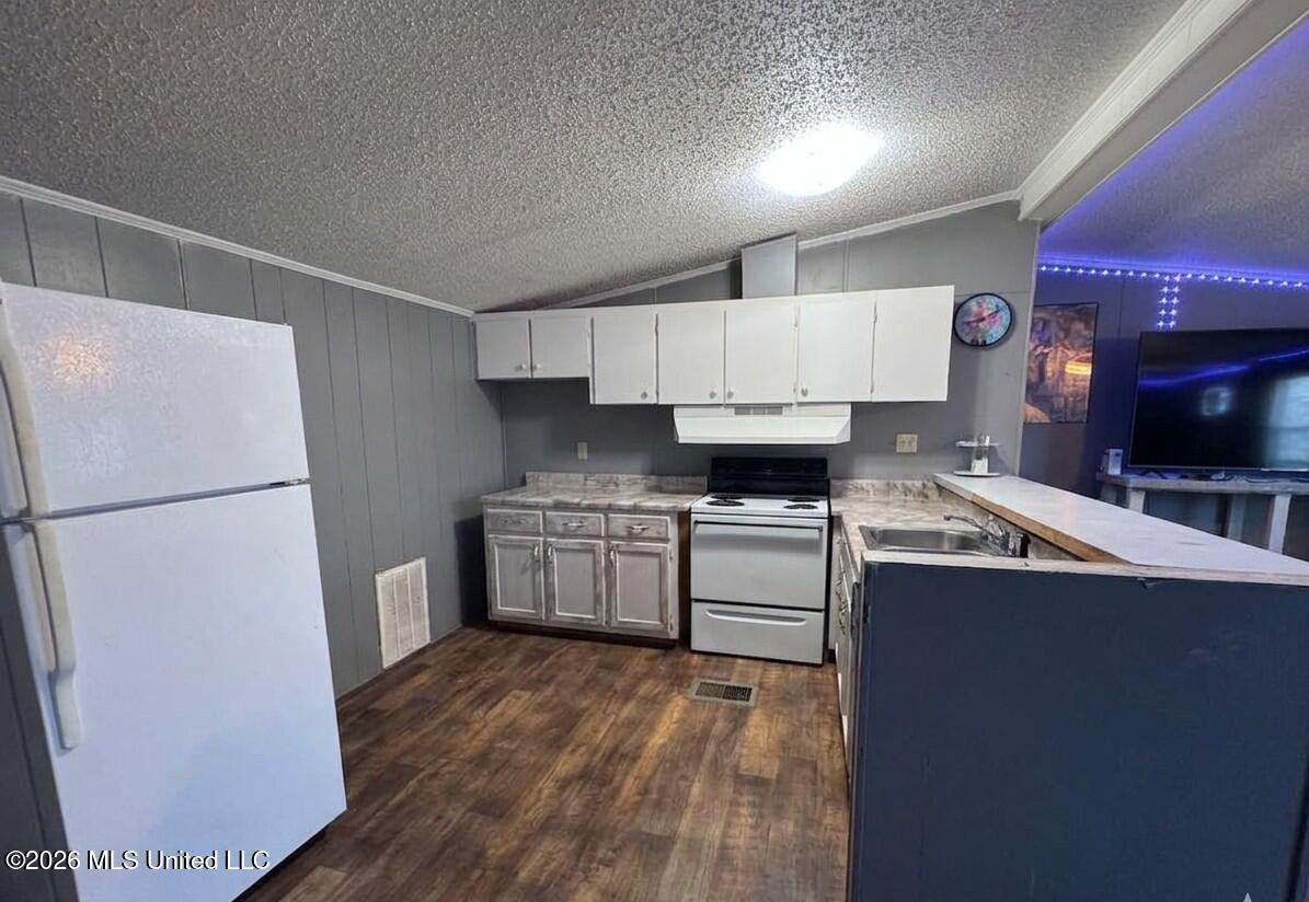 323 Burton Road Property Photo 5
