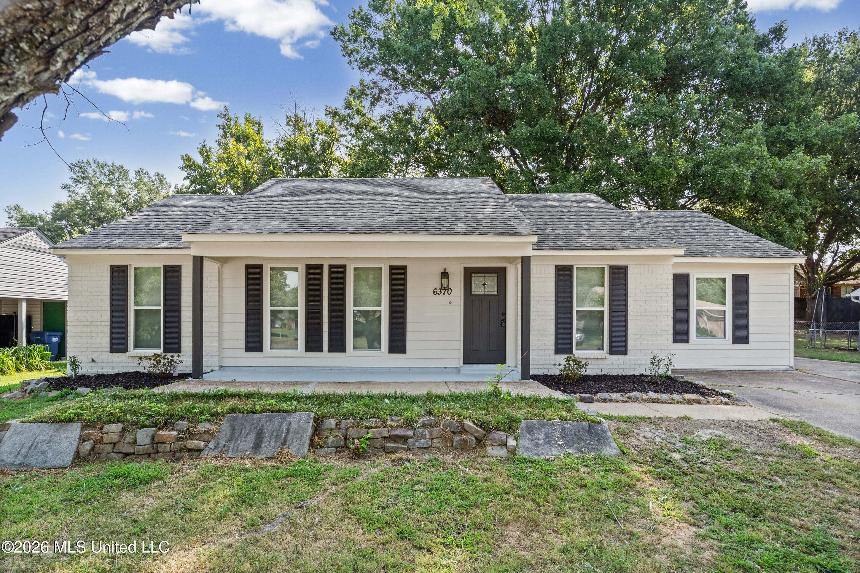 6370 Sandhurst Road Property Photo 2