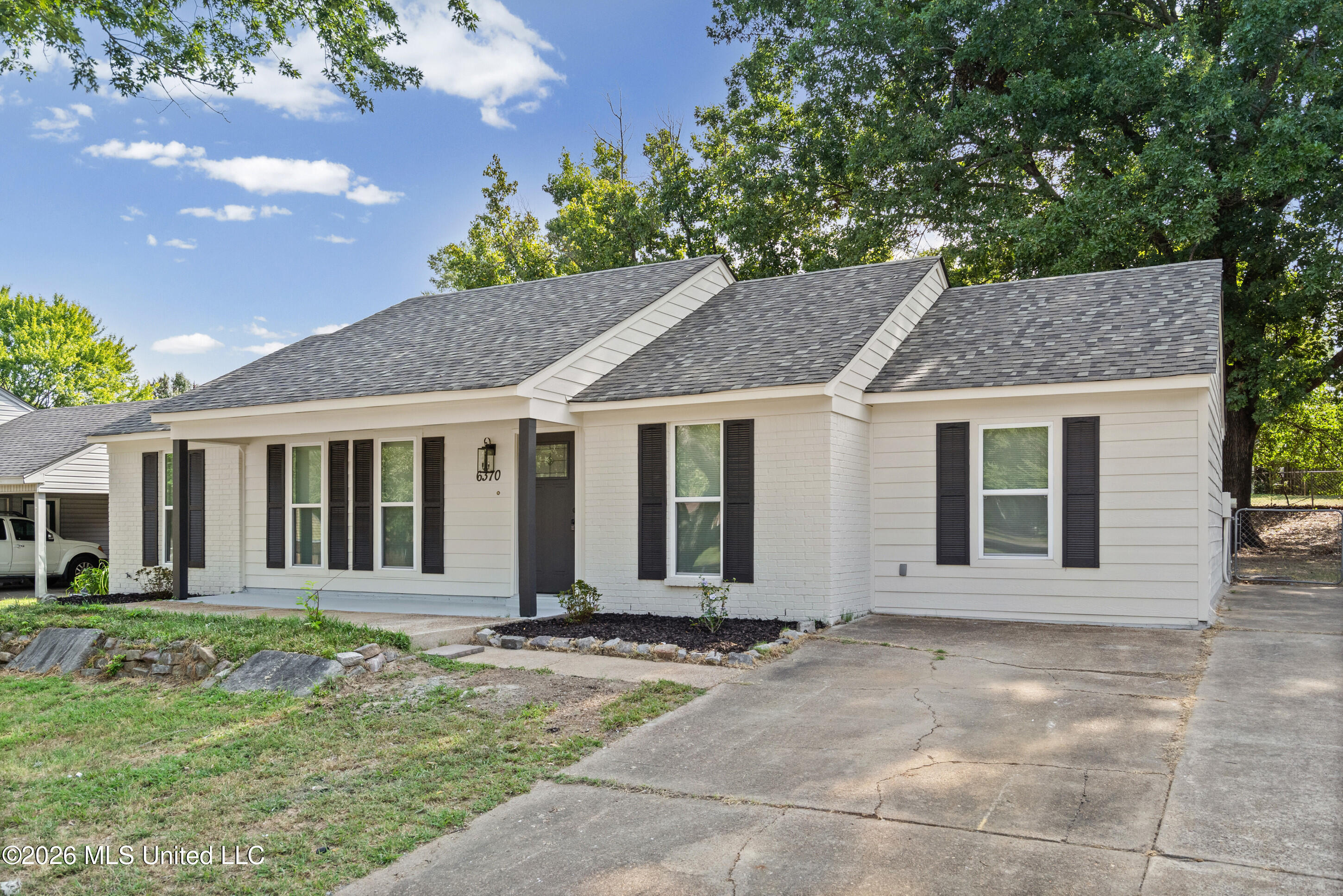 6370 Sandhurst Road Property Photo 3
