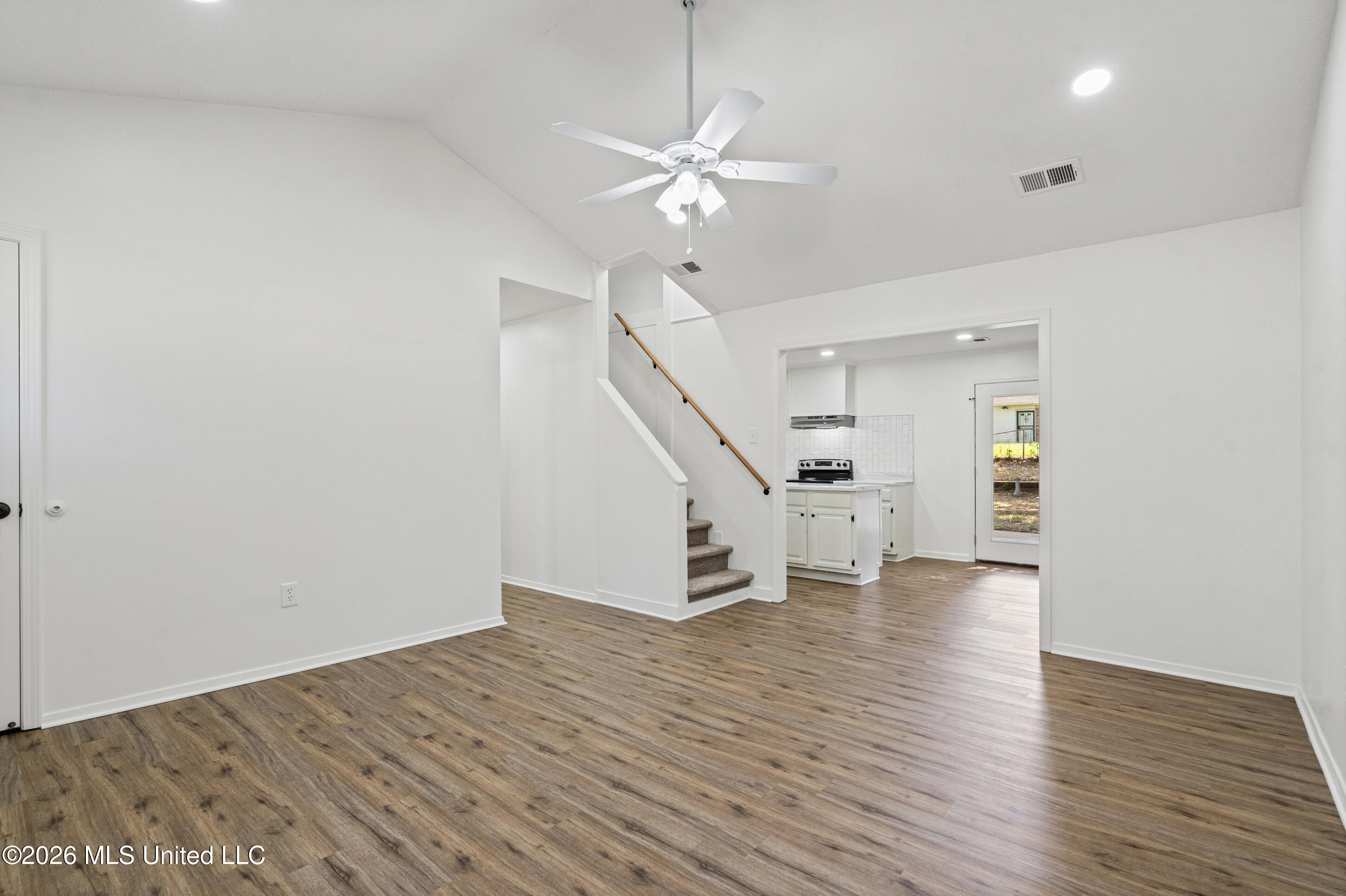 6370 Sandhurst Road Property Photo 7