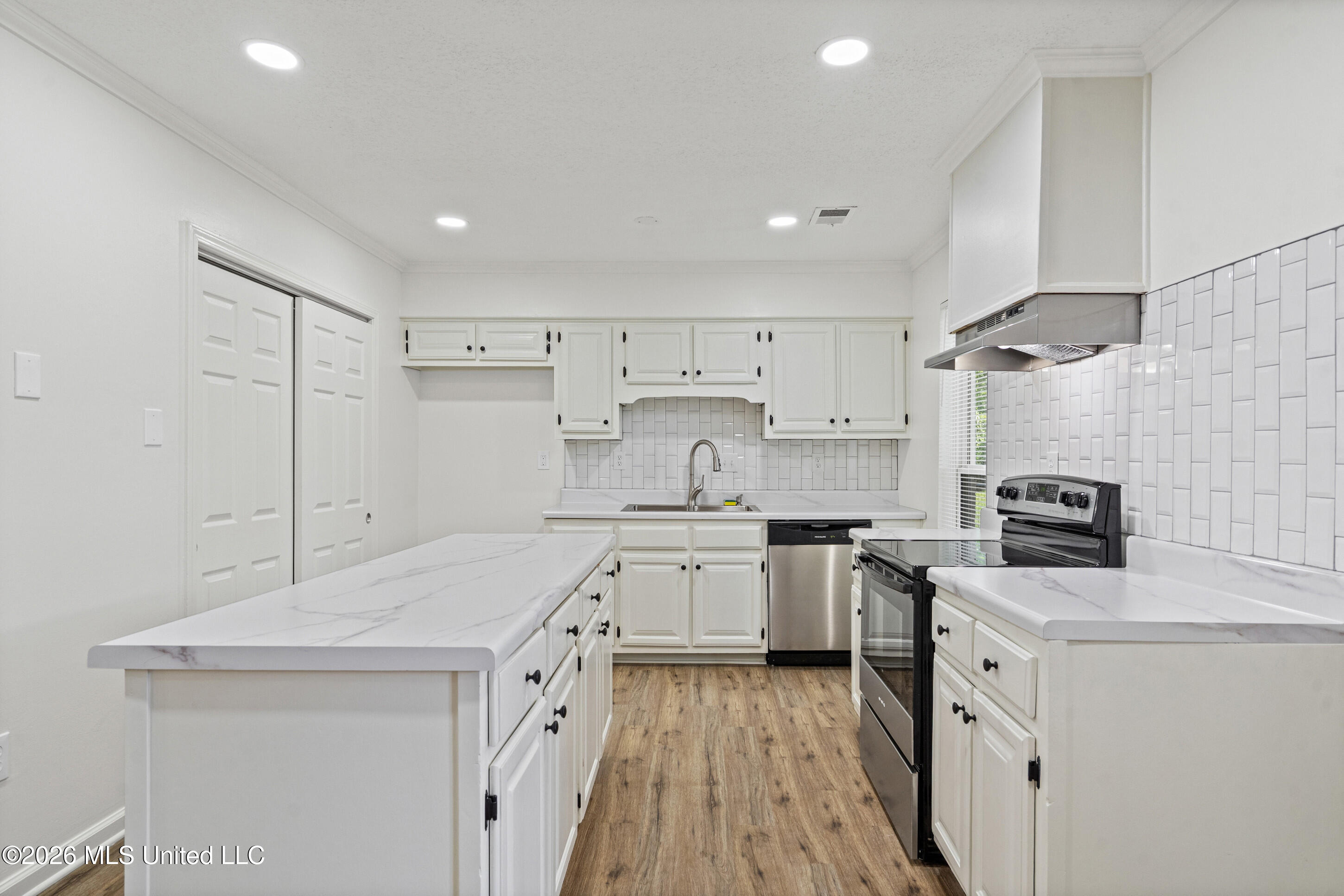 6370 Sandhurst Road Property Photo 10