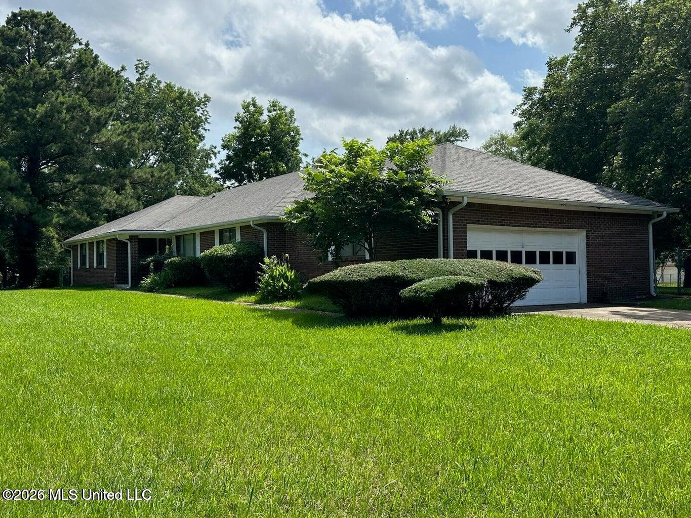 1195 N Old Canton Road Property Photo 2