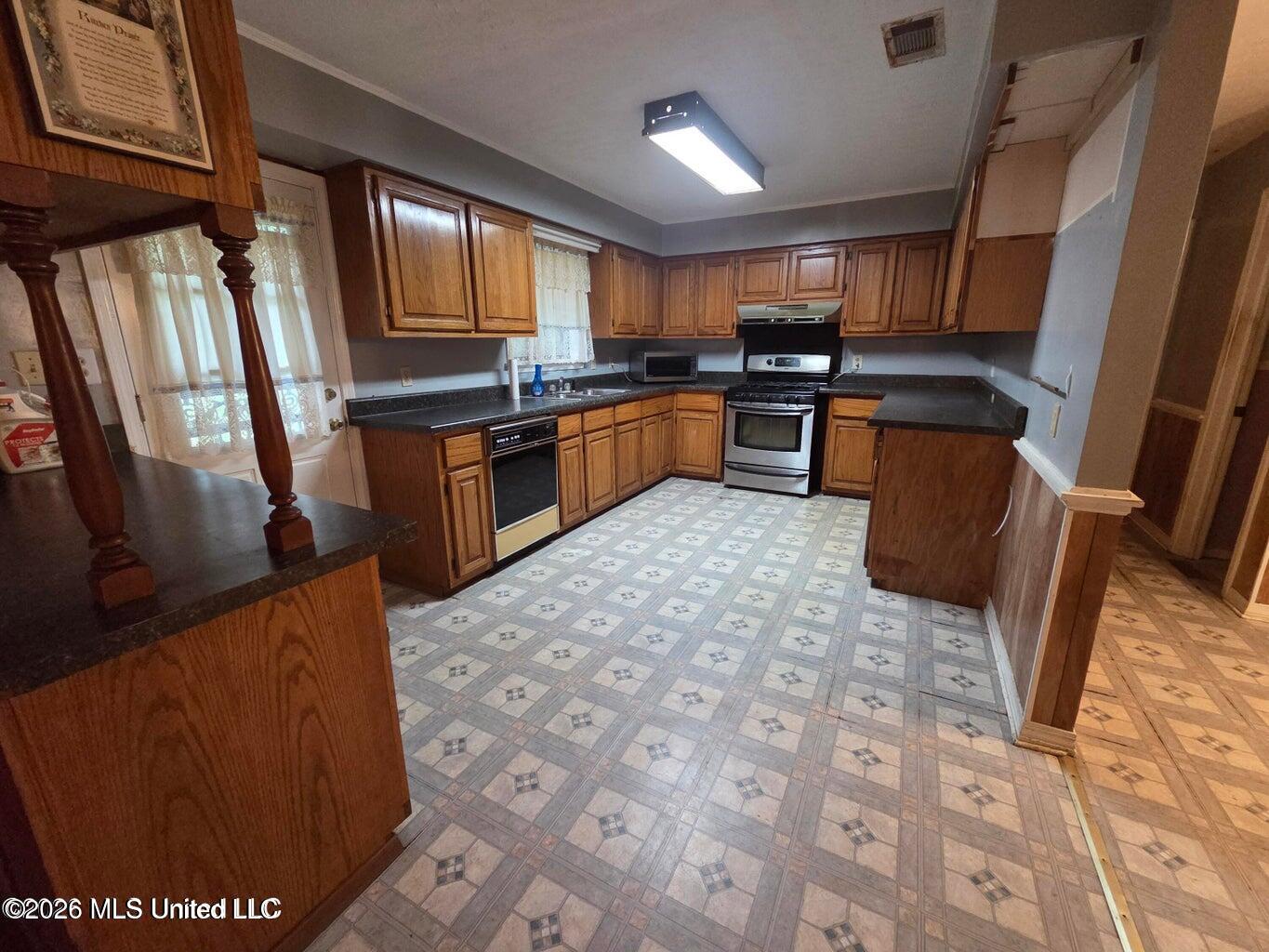 1195 N Old Canton Road Property Photo 12