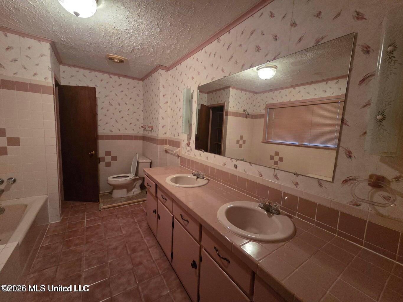 1195 N Old Canton Road Property Photo 21