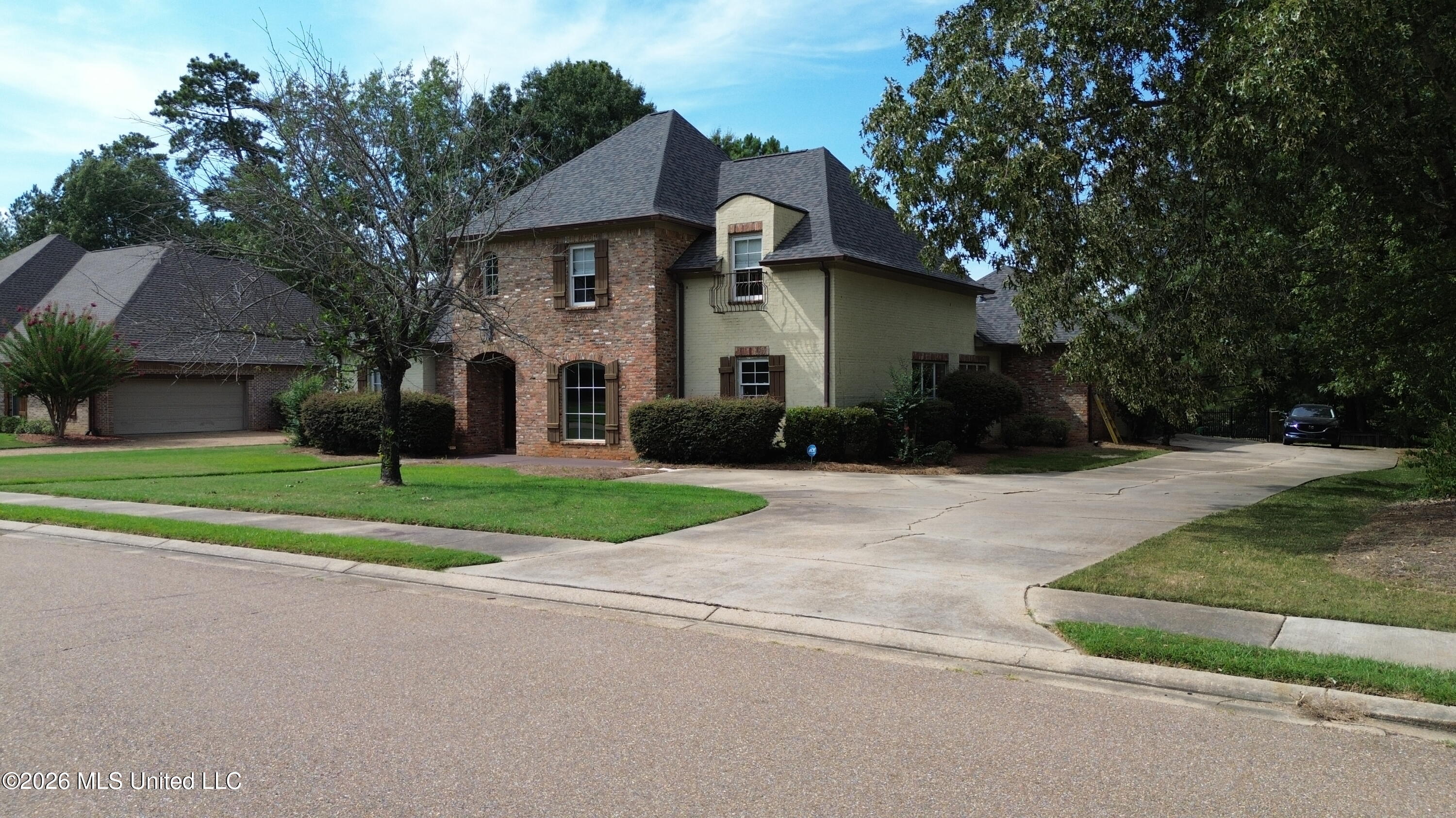 809 Beaumont Drive Property Photo 2
