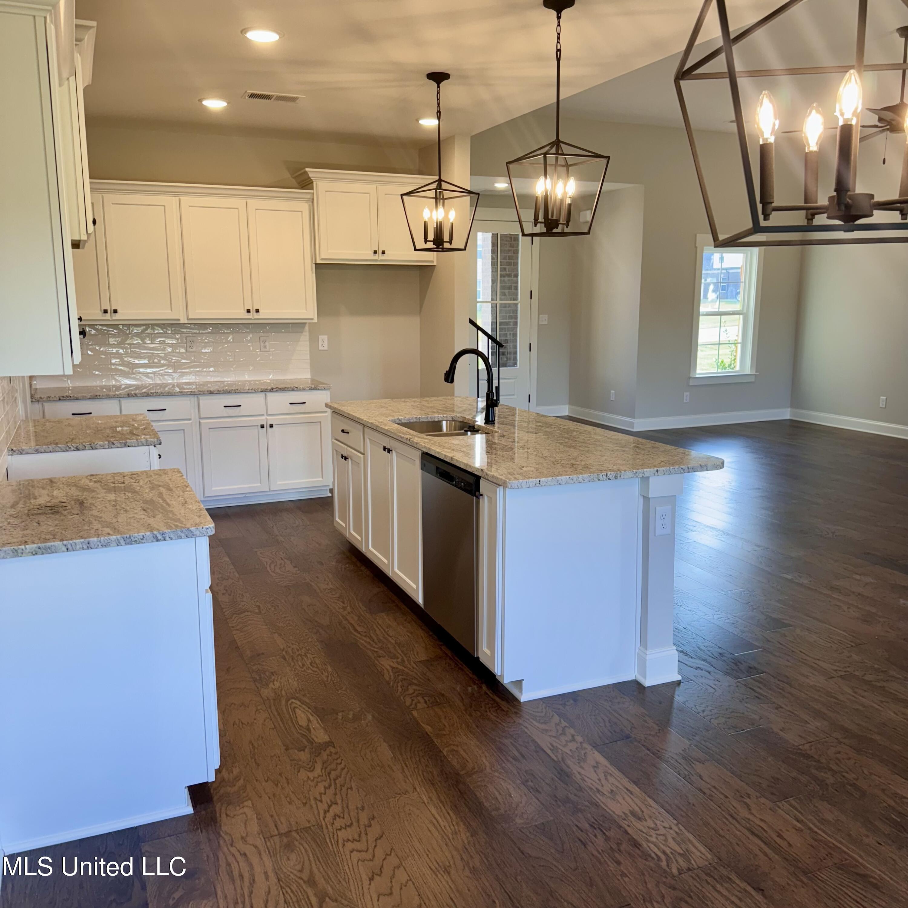 7650 Thomas Riley Street Property Photo 14