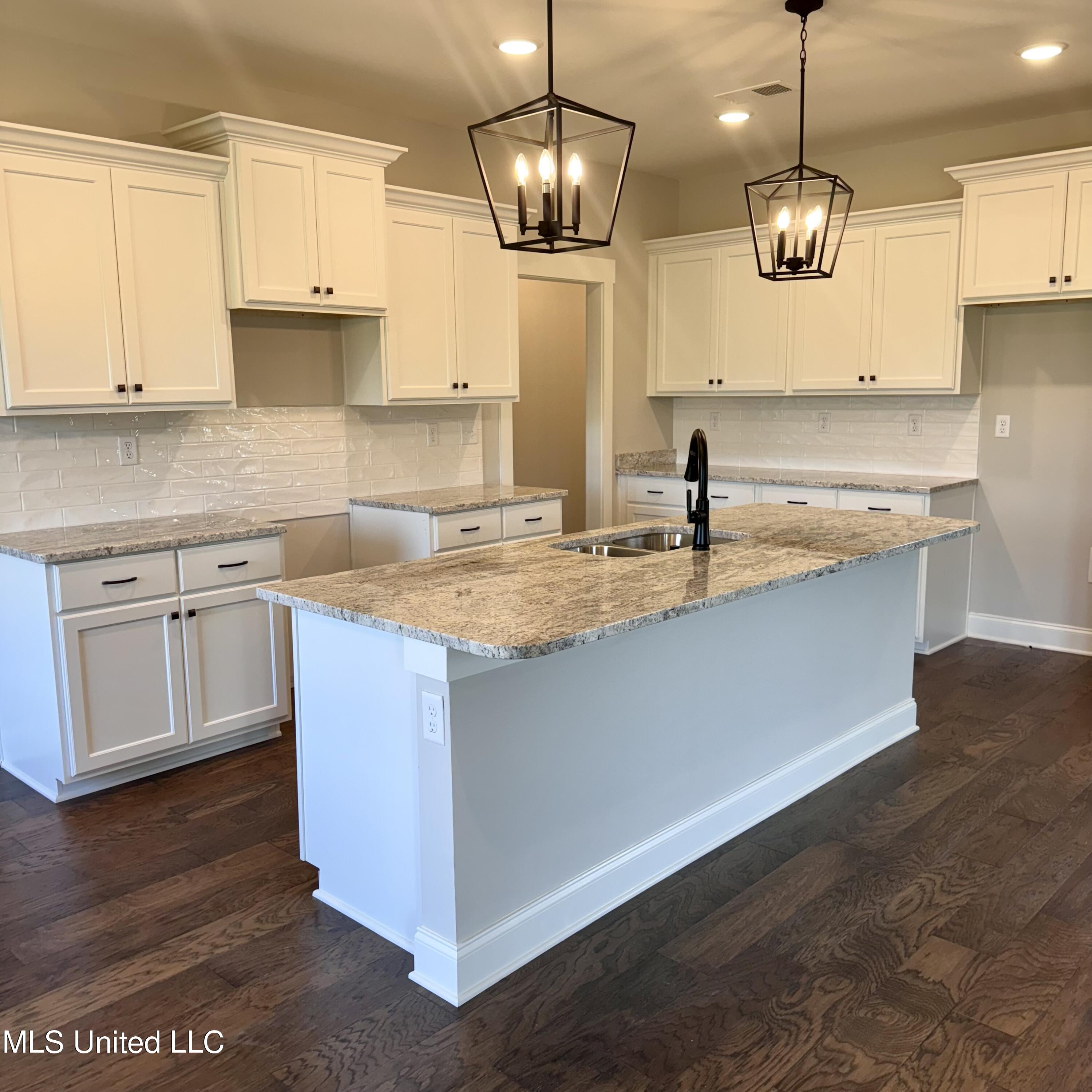 7650 Thomas Riley Street Property Photo 15