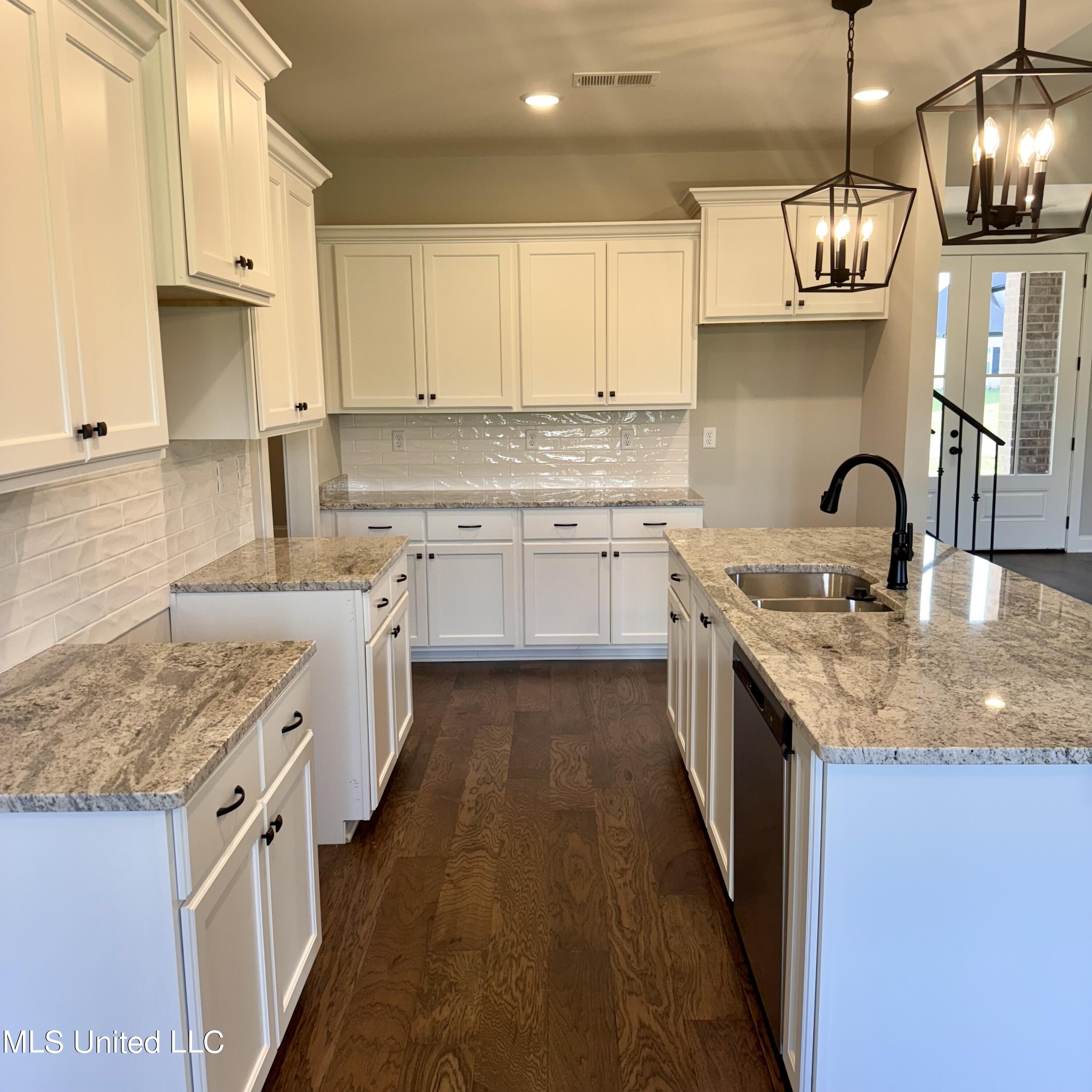 7650 Thomas Riley Street Property Photo 19