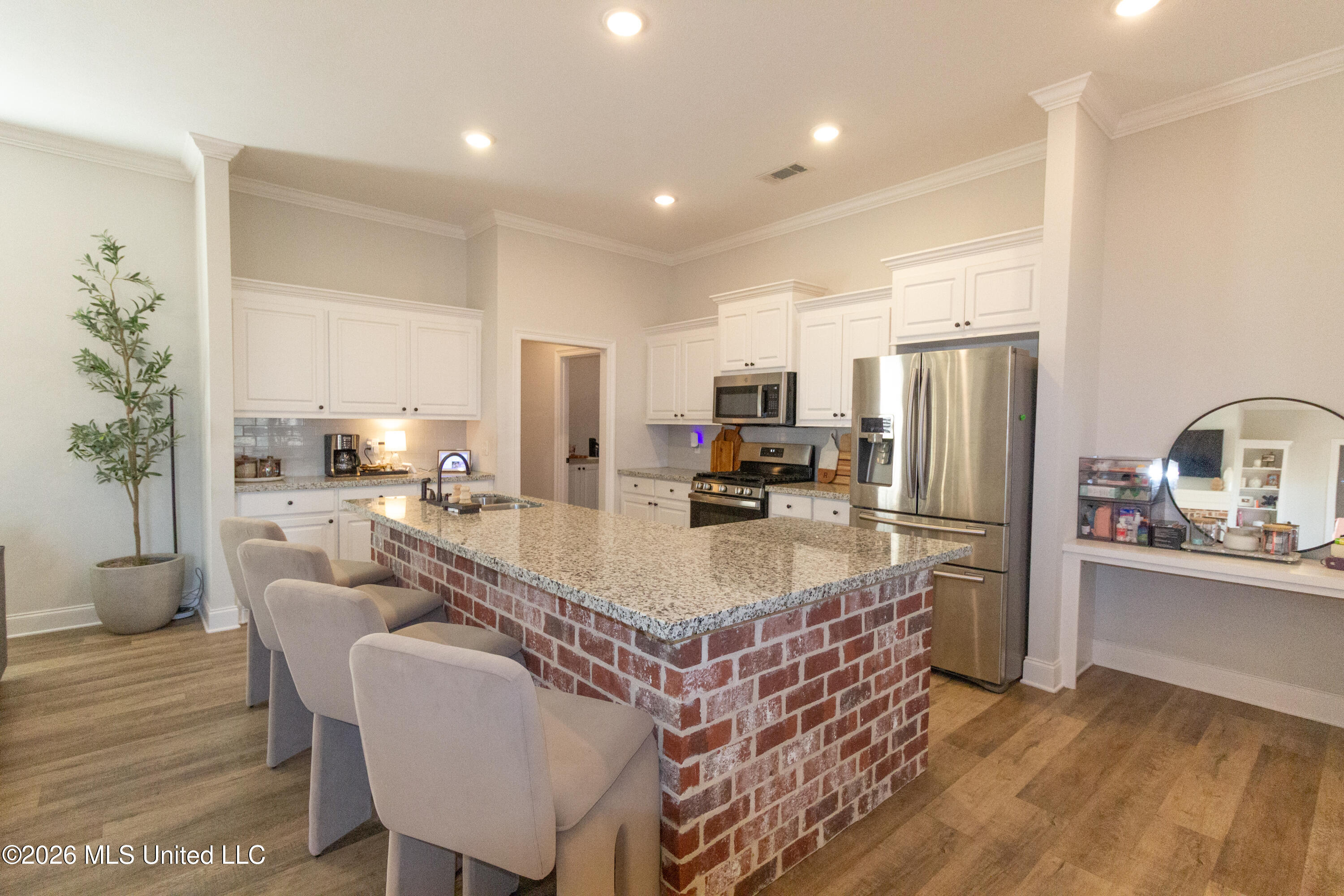 115 Chartleigh Circle Property Photo 3