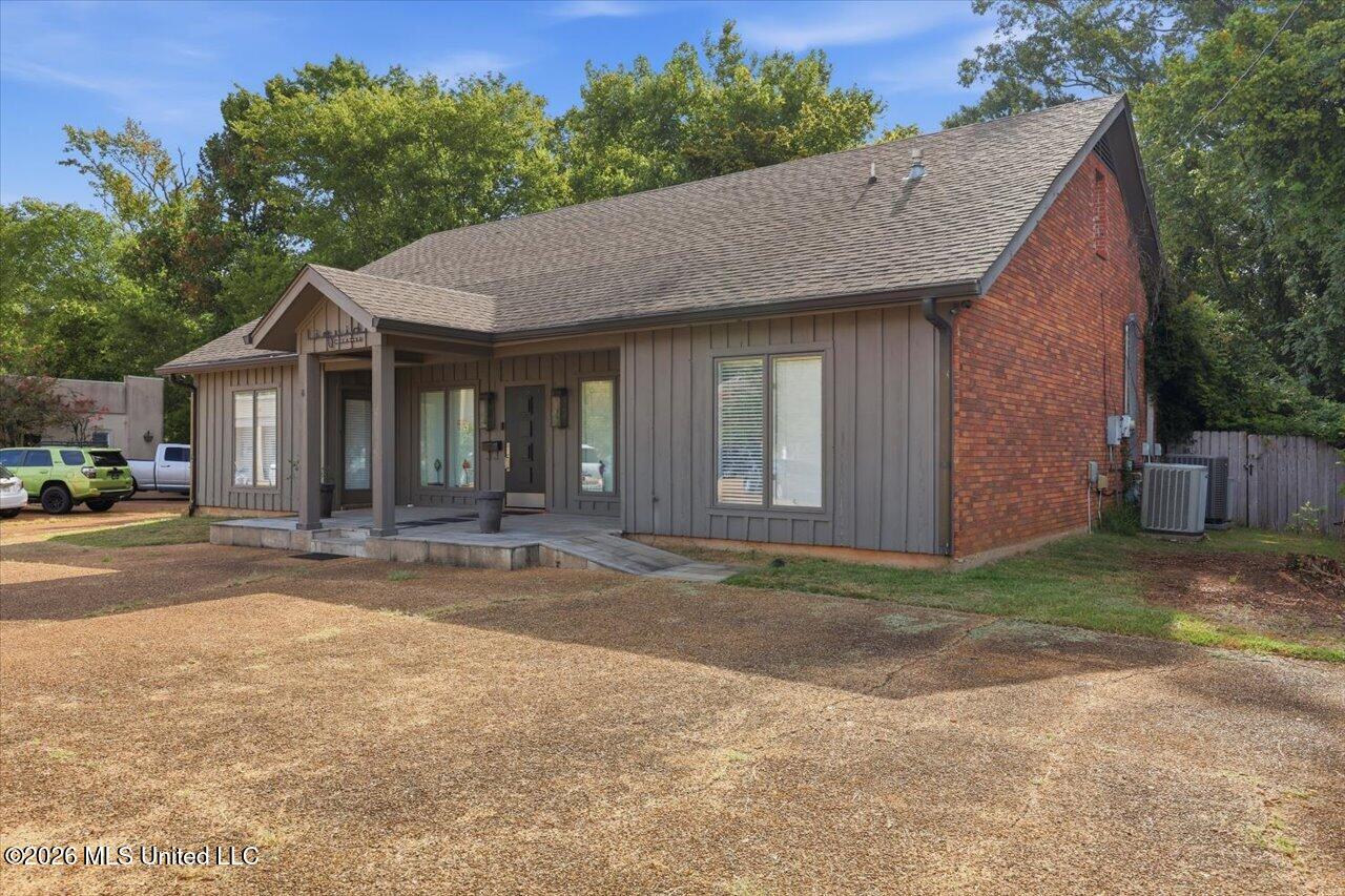 8 Lakeland Circle Property Photo 3