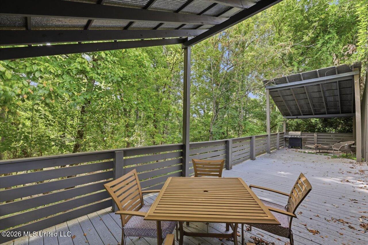 8 Lakeland Circle Property Photo 35