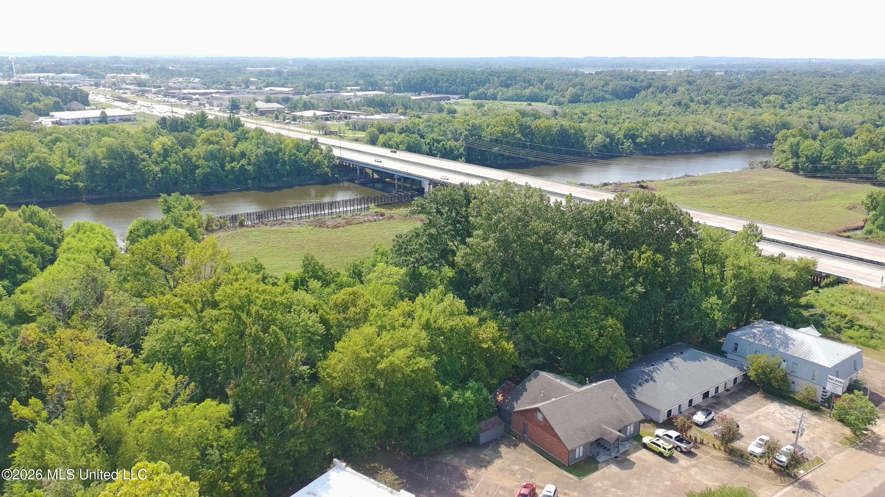 8 Lakeland Circle Property Photo 45