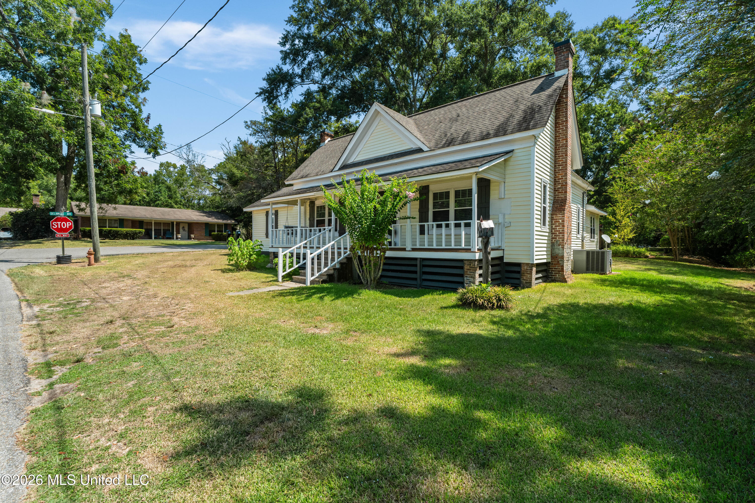 100 Poplar Street Property Photo 5