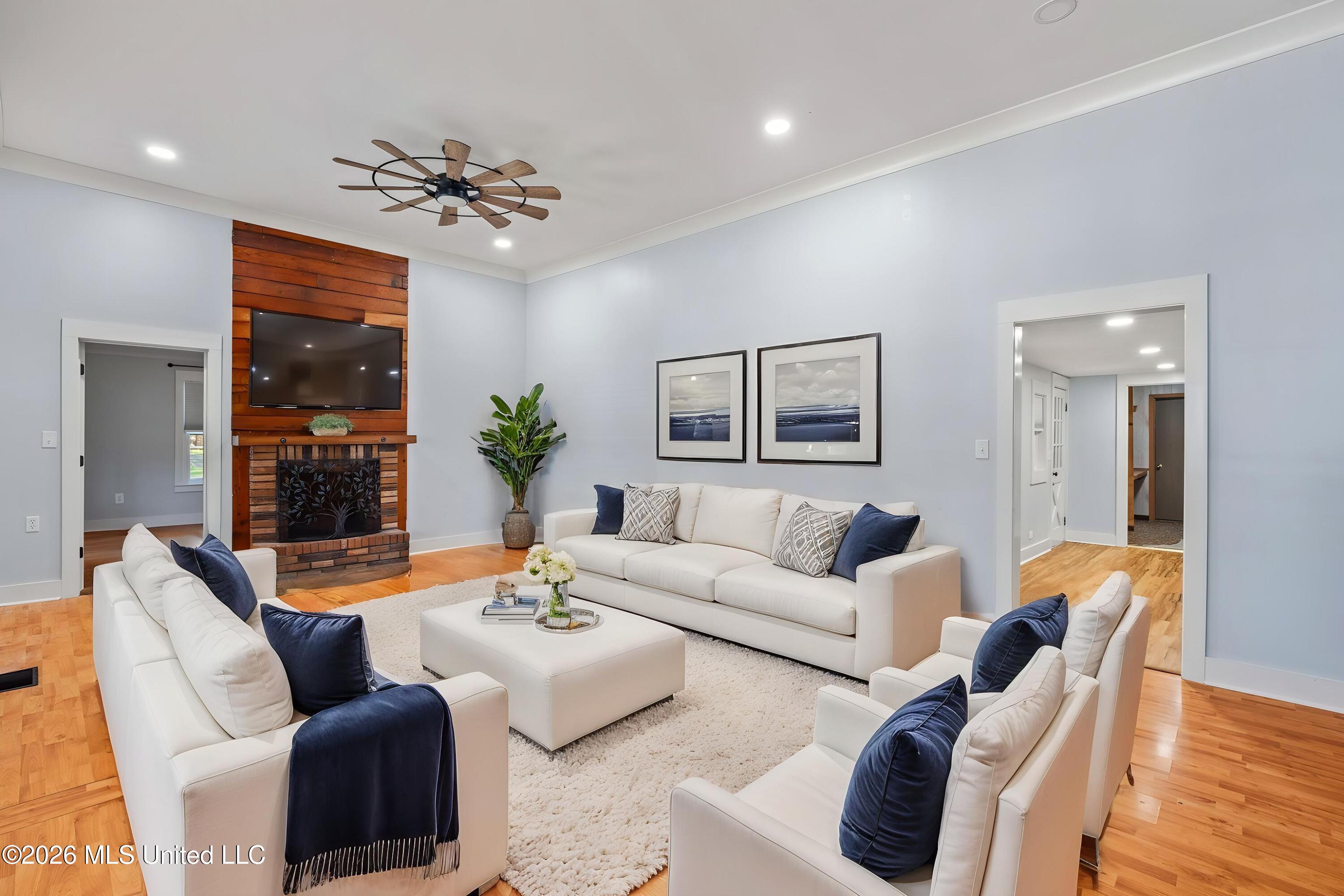 100 Poplar Street Property Photo 8