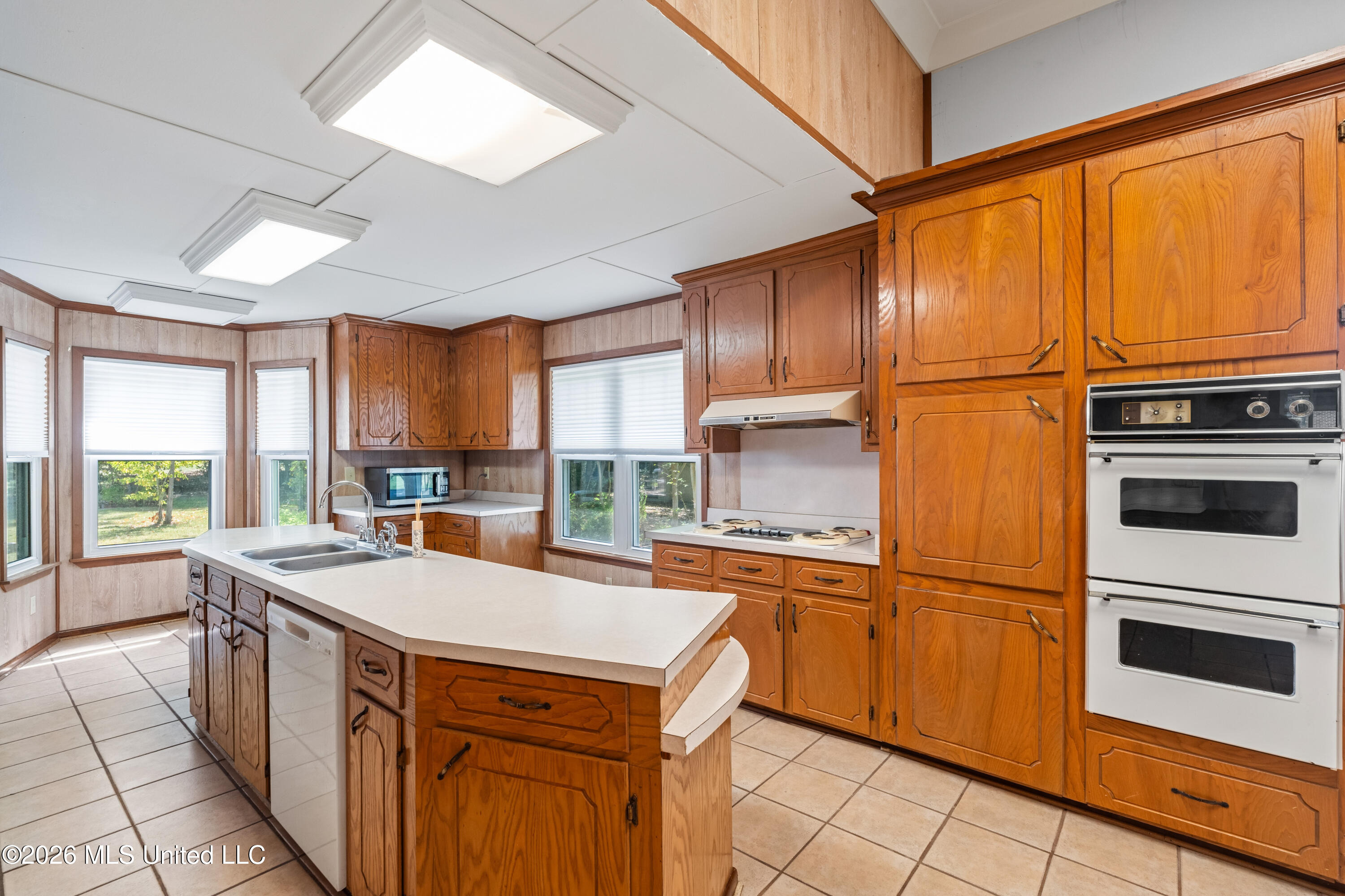 100 Poplar Street Property Photo 14