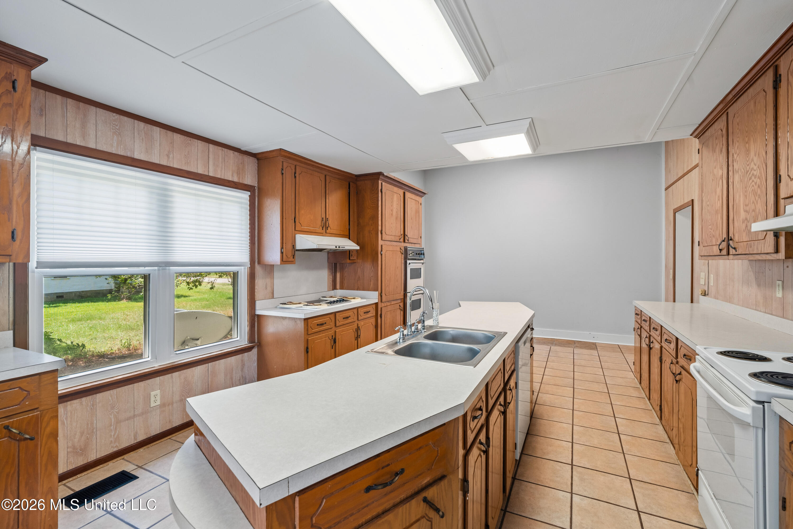 100 Poplar Street Property Photo 15