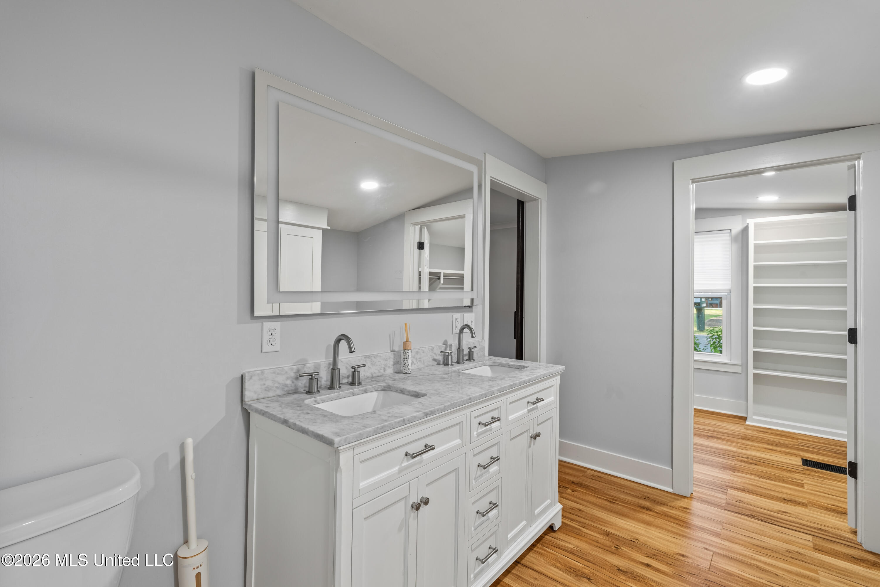 100 Poplar Street Property Photo 23
