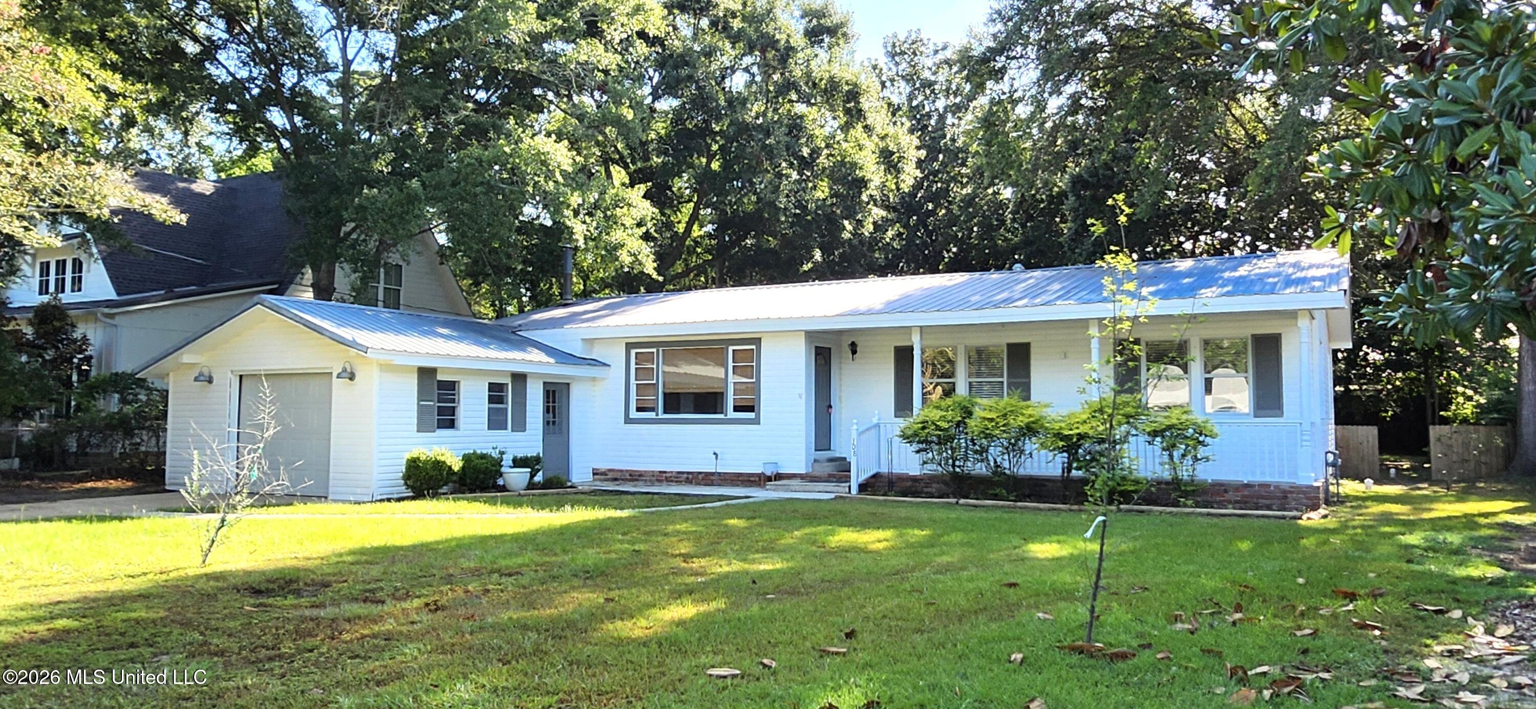 308 Live Oak Street Property Photo 1