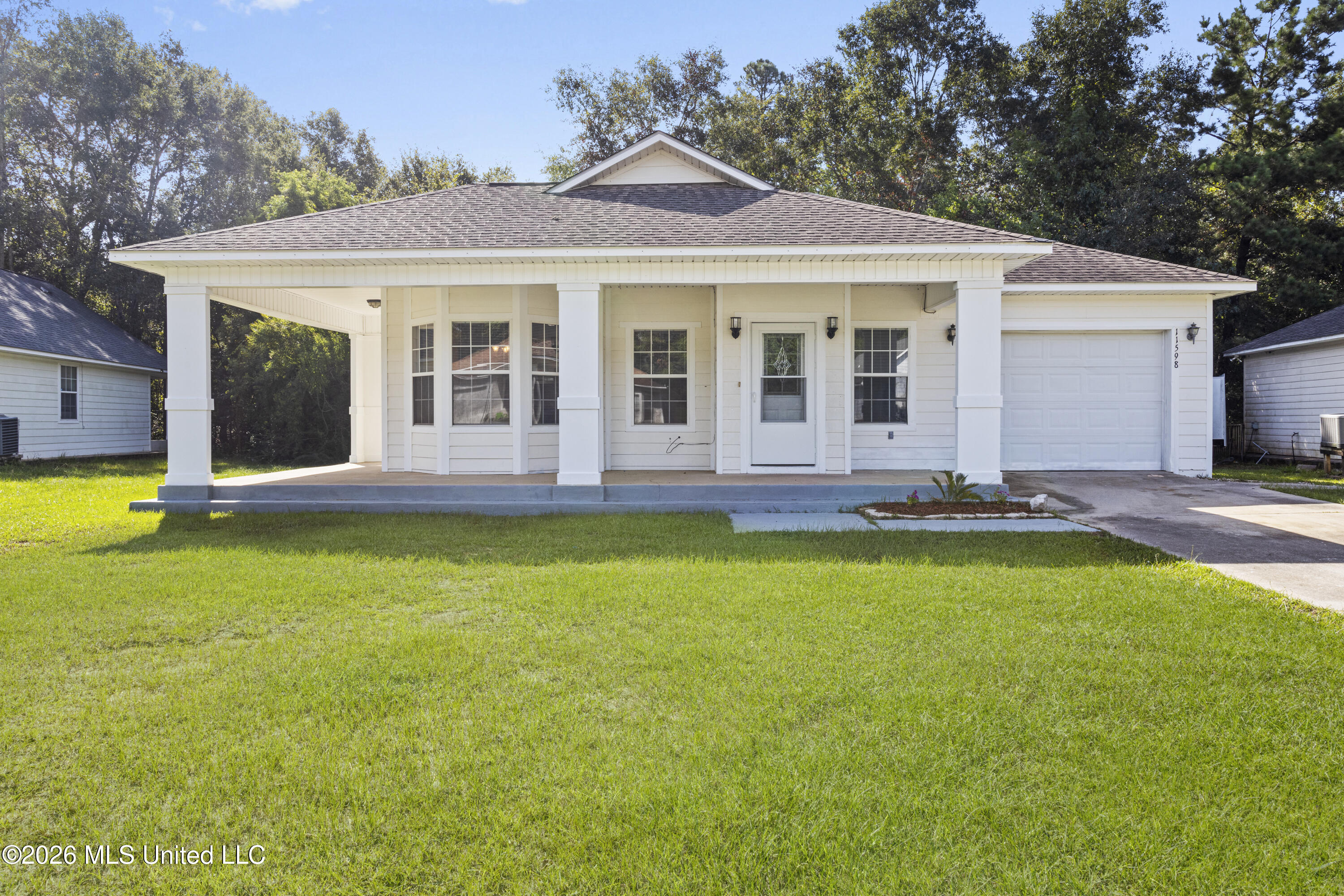 11598 Oaklane Drive Property Photo 1