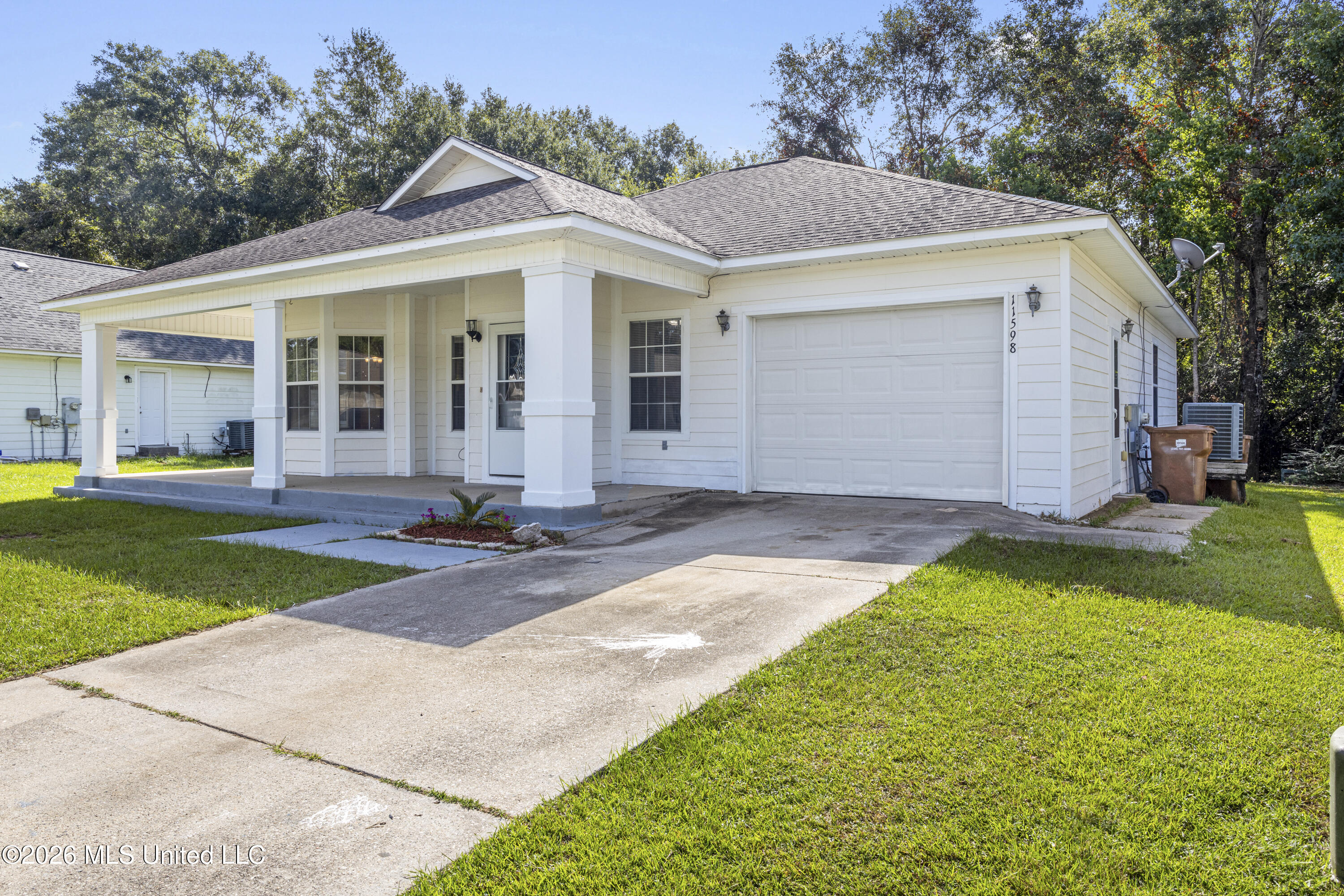 11598 Oaklane Drive Property Photo 2