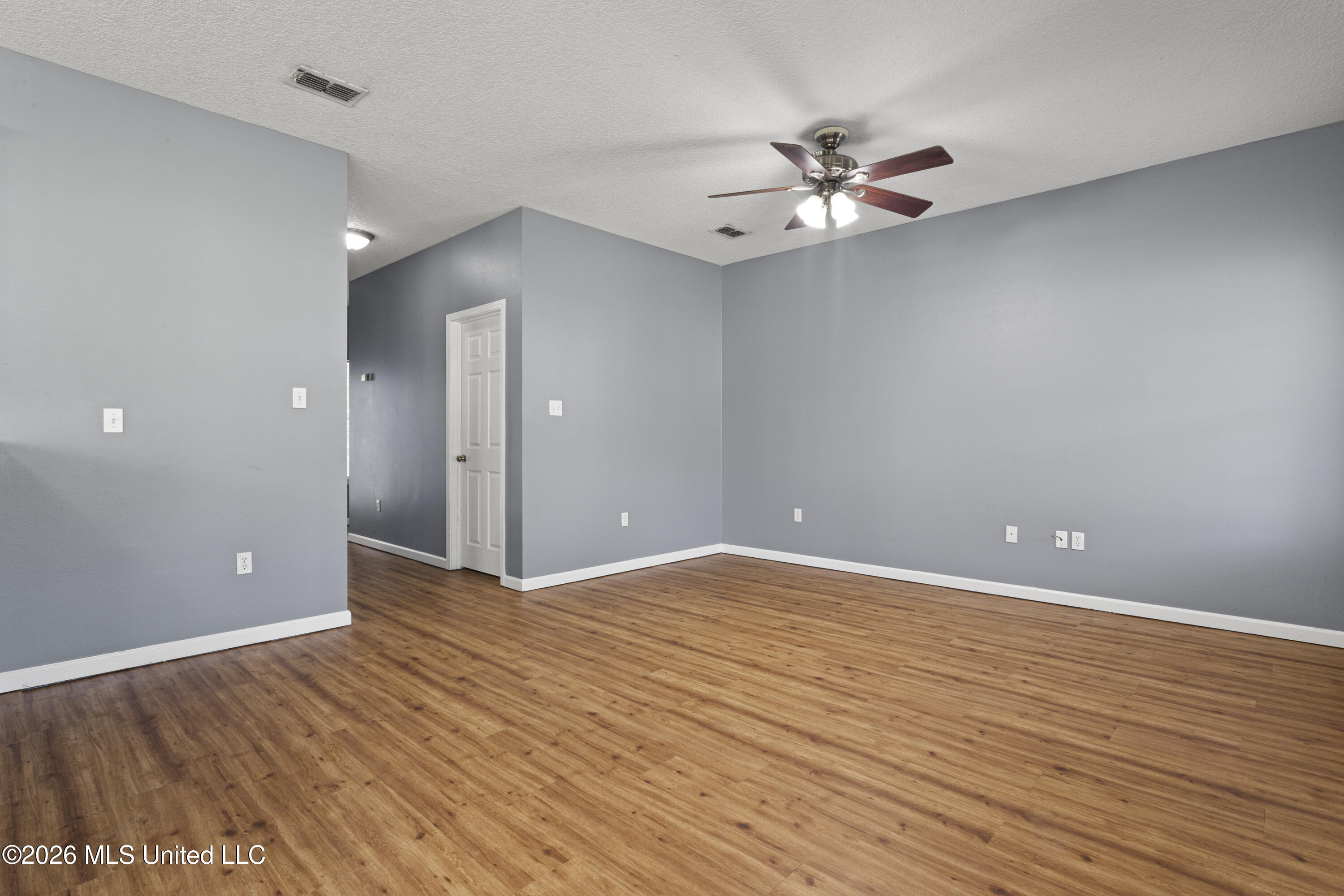 11598 Oaklane Drive Property Photo 6