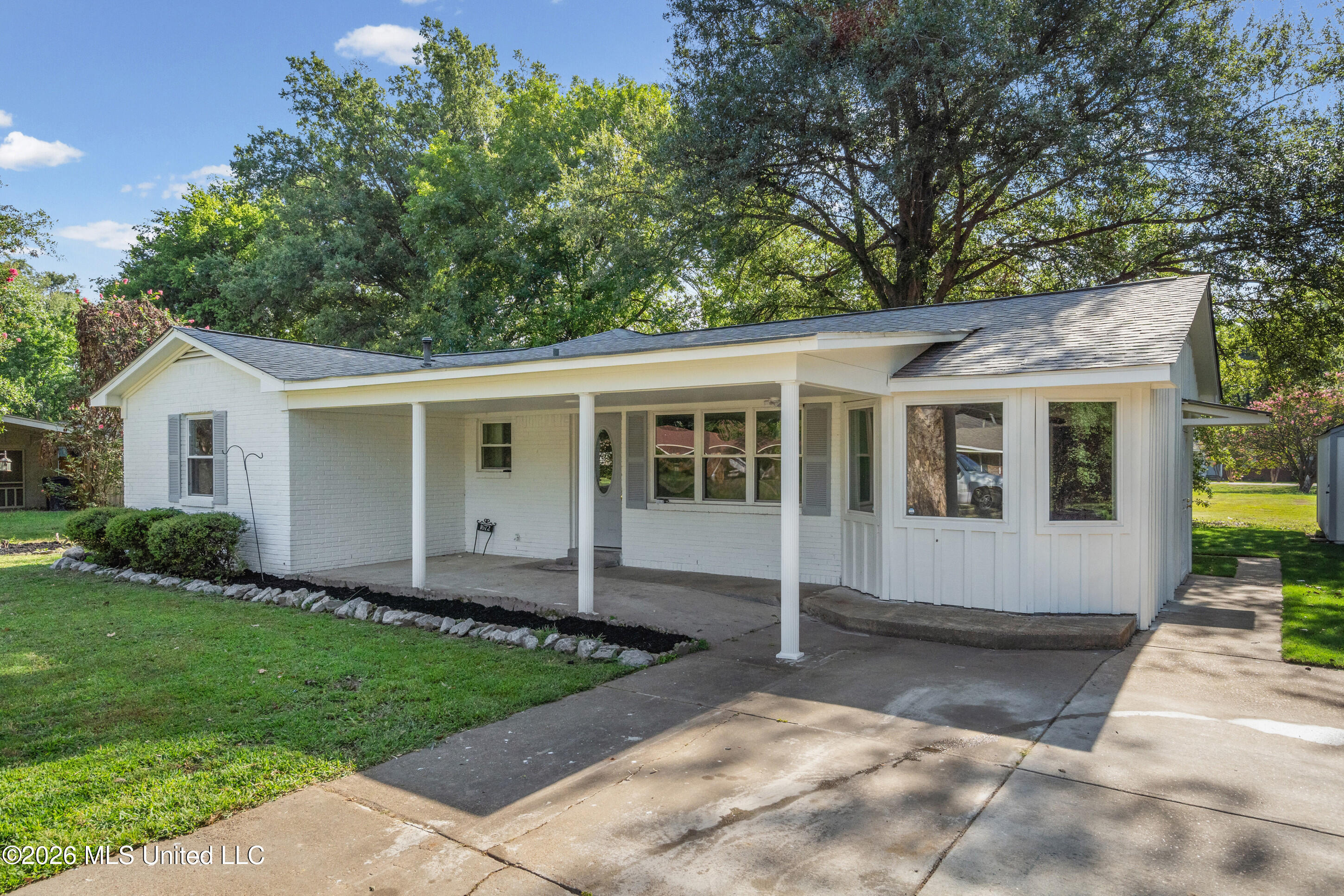 1672 School Street Property Photo 2