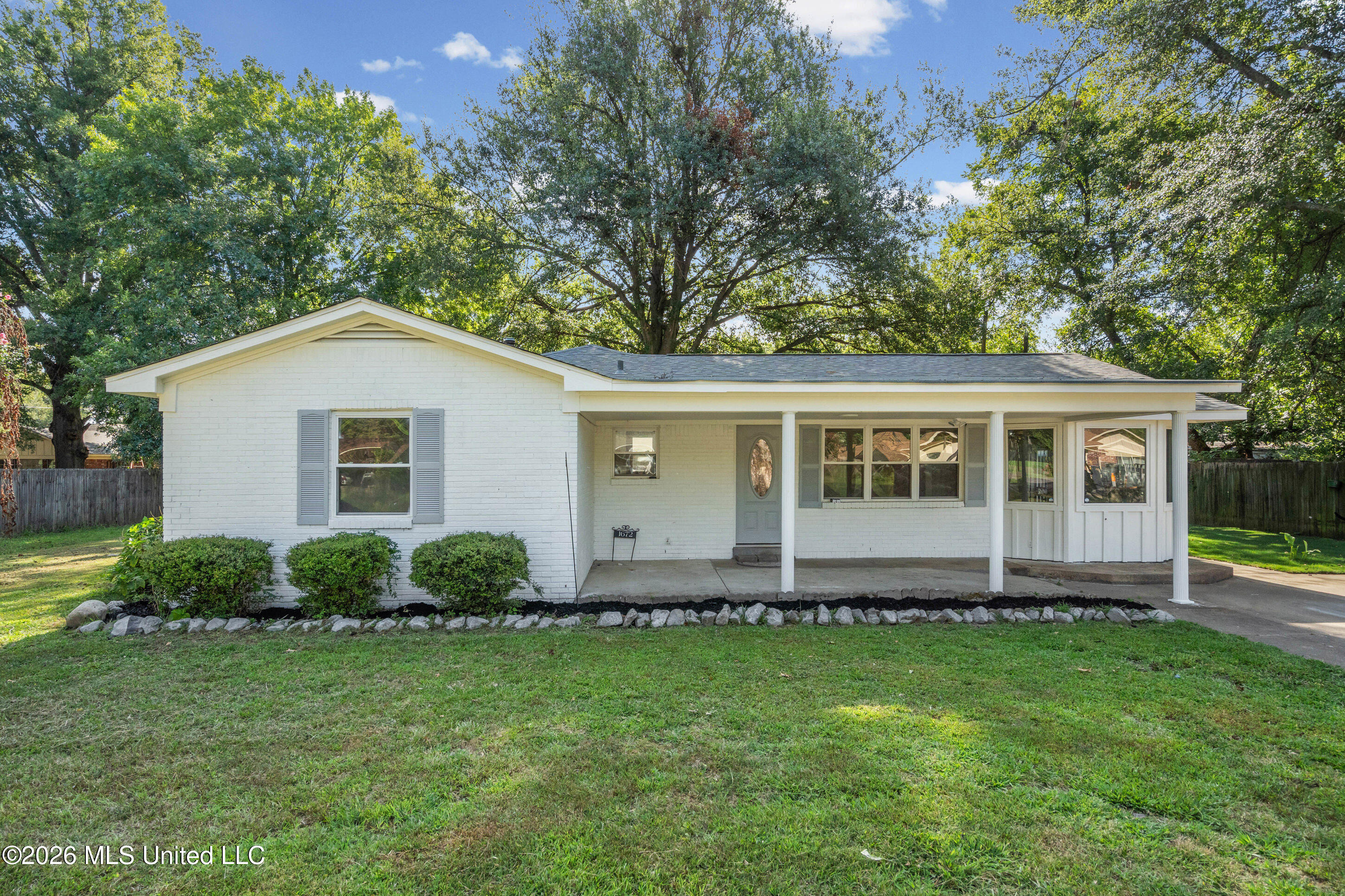 1672 School Street Property Photo 3
