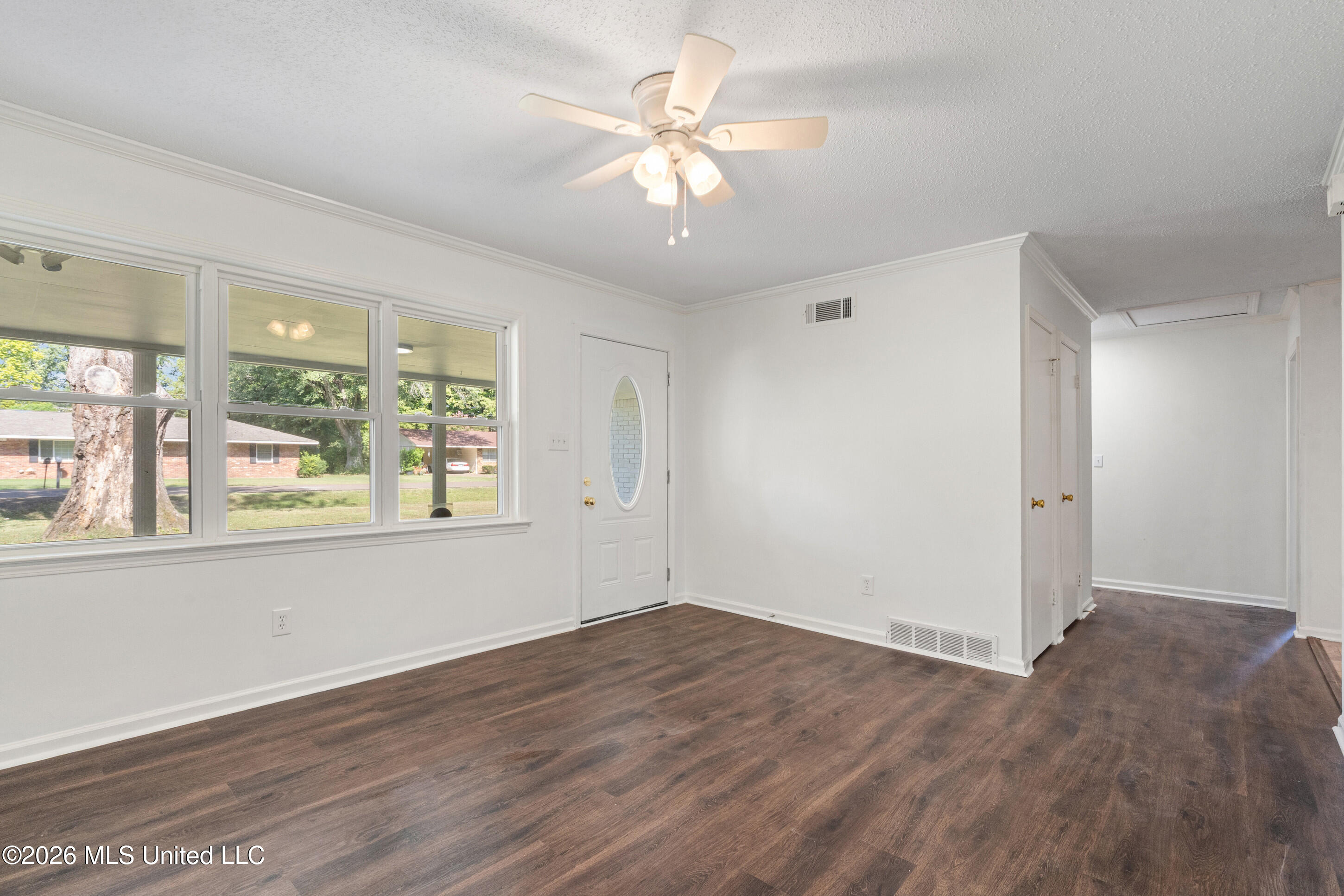 1672 School Street Property Photo 6