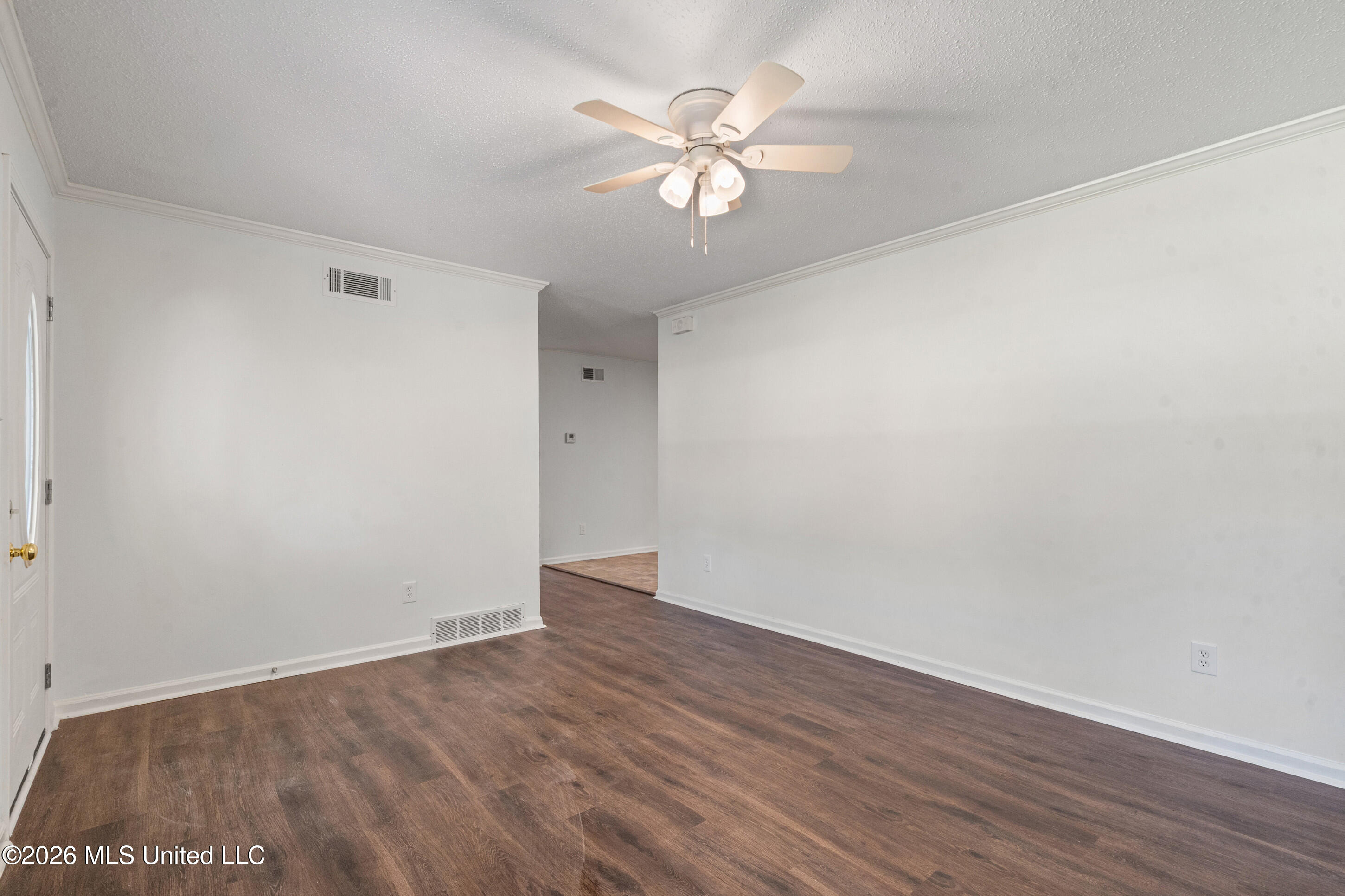 1672 School Street Property Photo 7