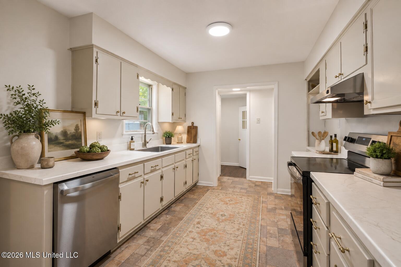1672 School Street Property Photo 8