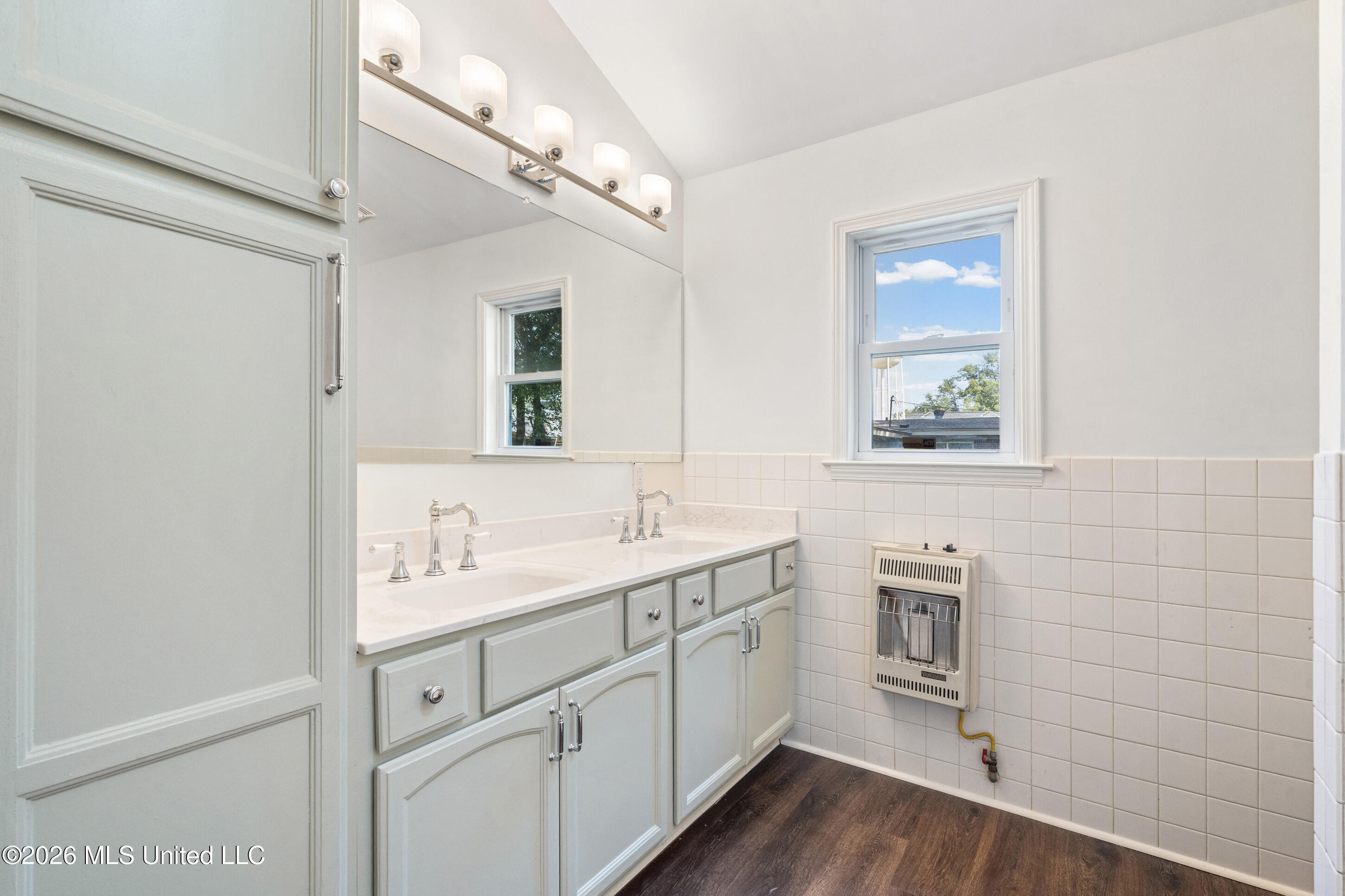 1672 School Street Property Photo 21
