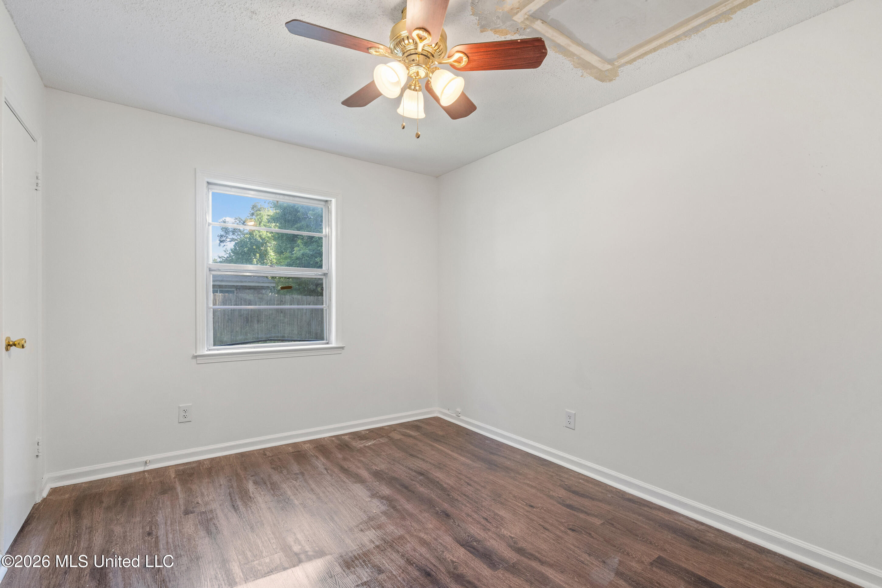 1672 School Street Property Photo 23